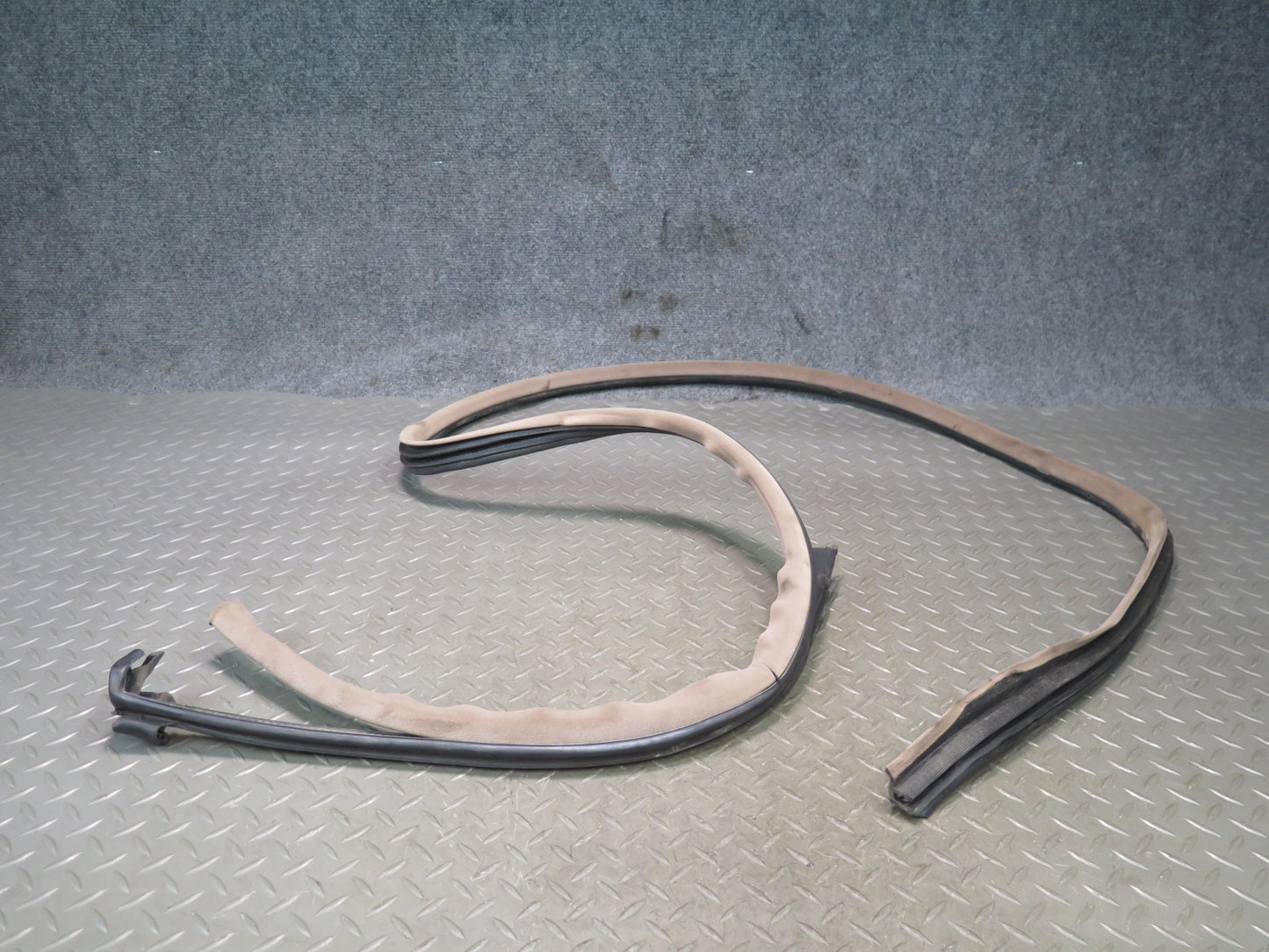 96-99 BMW E36 328iC Convertible Left Door Weatherstrip Rubber Seal OEM