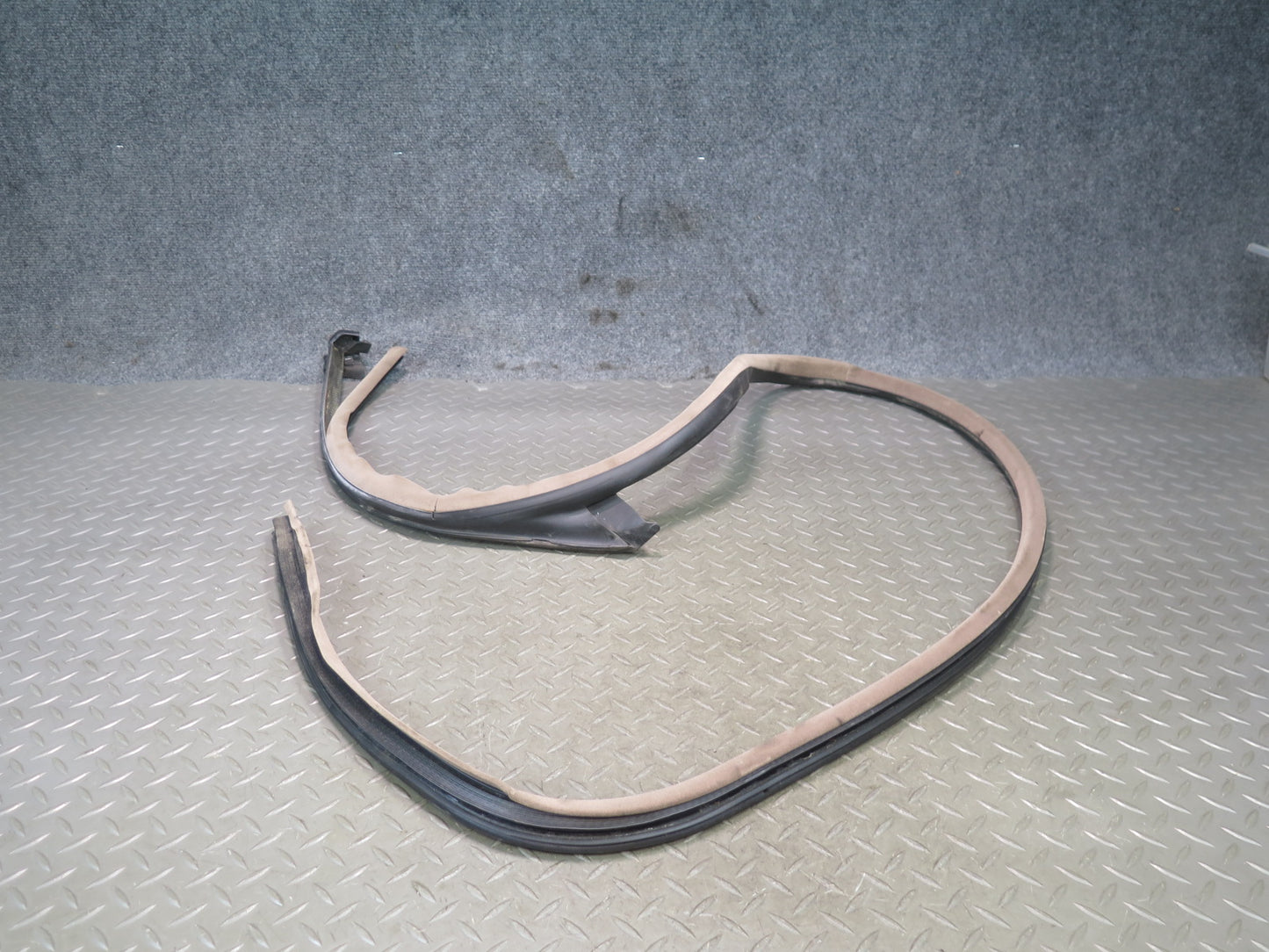 96-99 BMW E36 328iC Convertible Left Door Weatherstrip Rubber Seal OEM