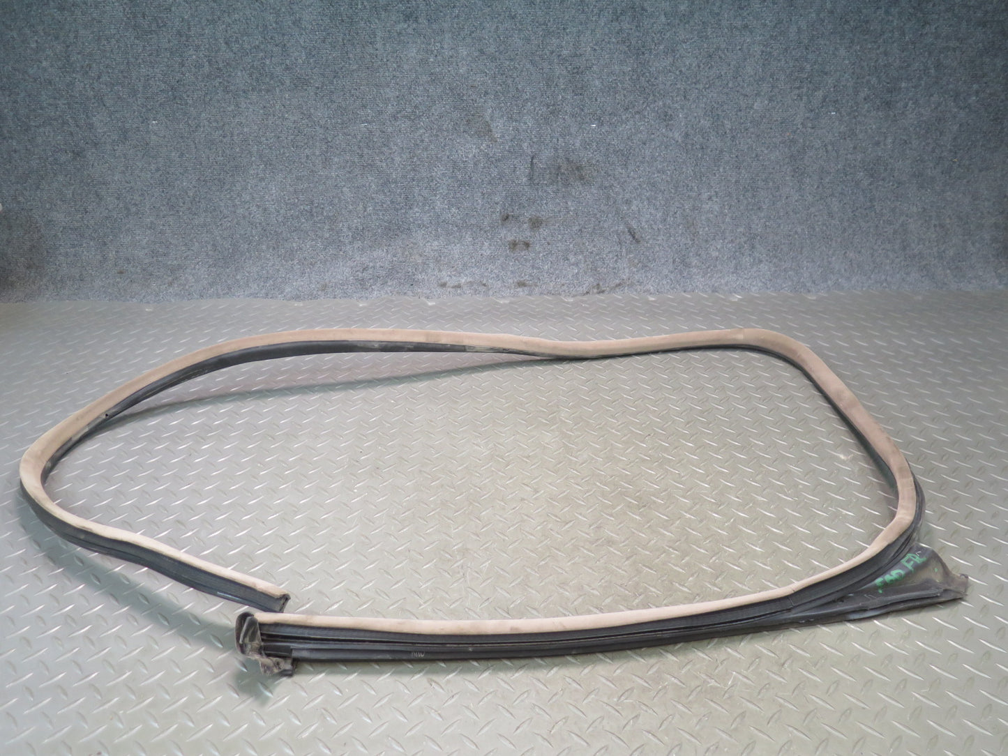 96-99 BMW E36 328iC Convertible Right Door Weatherstrip Rubber Seal OEM