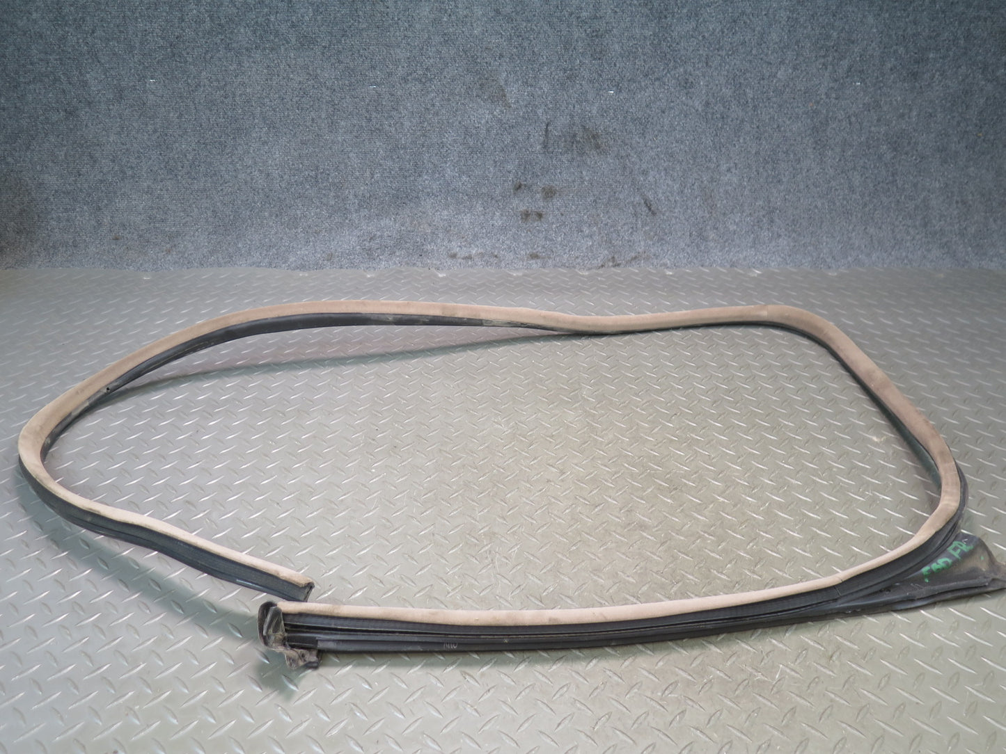 96-99 BMW E36 328iC Convertible Right Door Weatherstrip Rubber Seal OEM