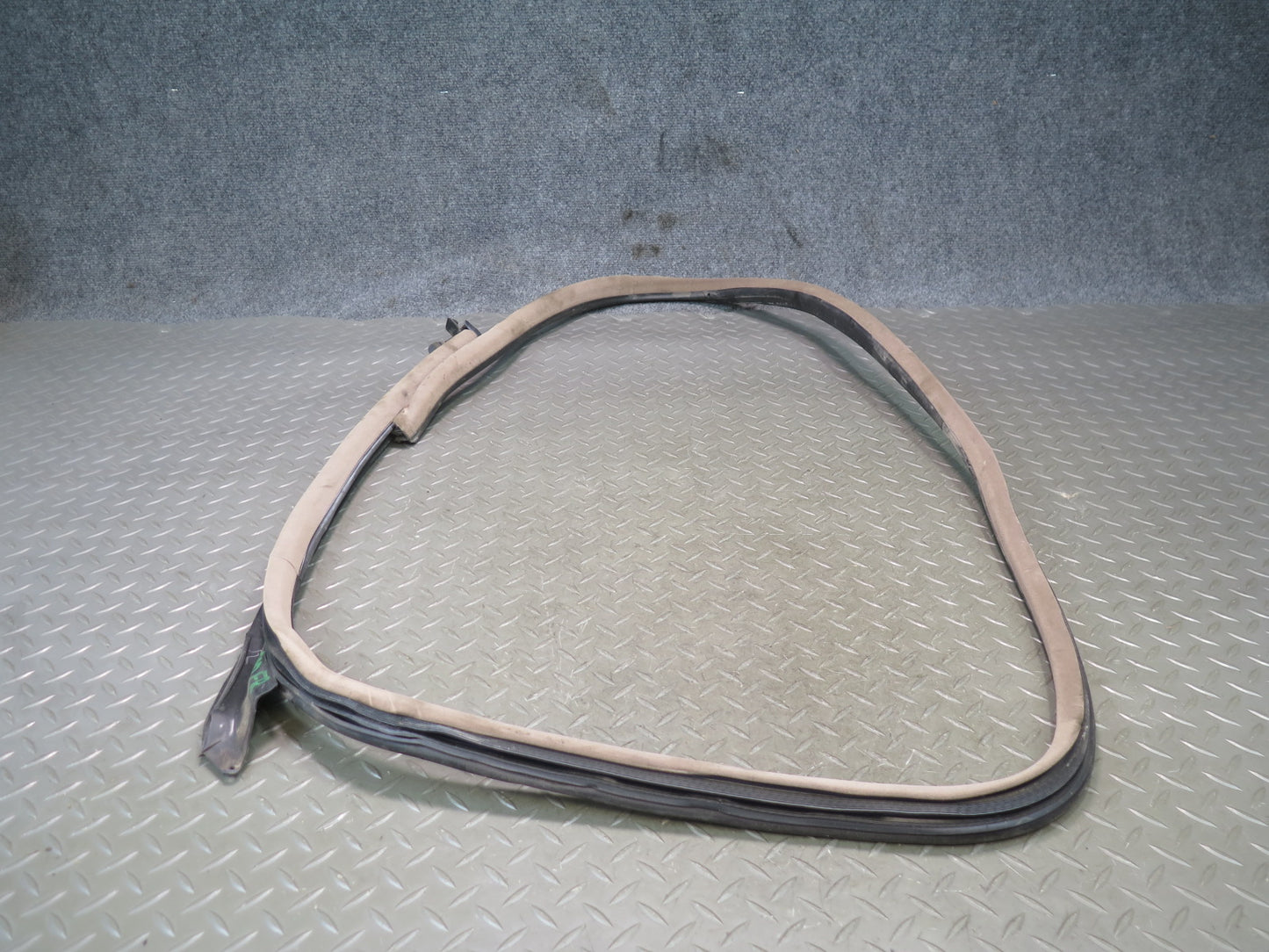 96-99 BMW E36 328iC Convertible Right Door Weatherstrip Rubber Seal OEM