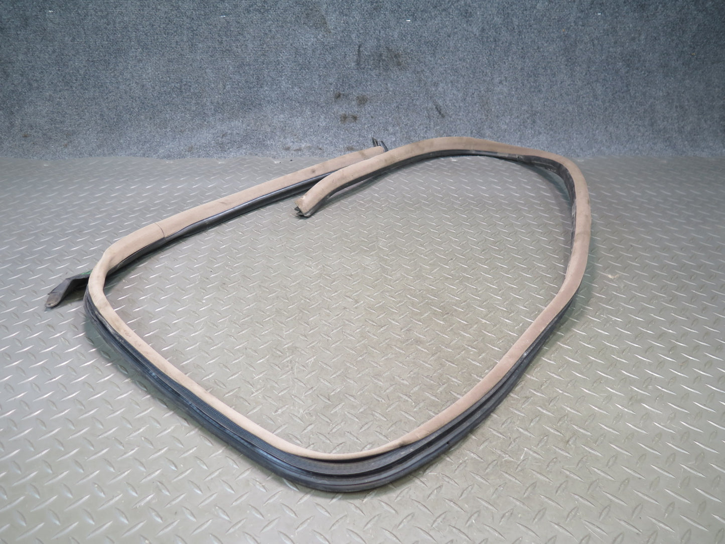 96-99 BMW E36 328iC Convertible Right Door Weatherstrip Rubber Seal OEM