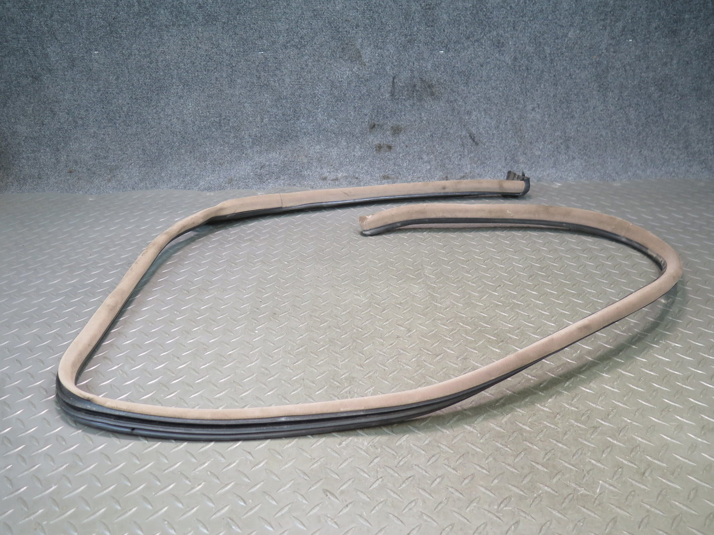 96-99 BMW E36 328iC Convertible Right Door Weatherstrip Rubber Seal OEM
