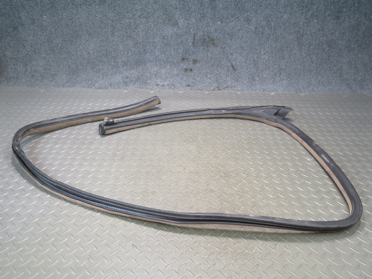 96-99 BMW E36 328iC Convertible Right Door Weatherstrip Rubber Seal OEM