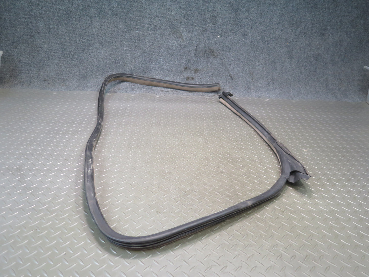 96-99 BMW E36 328iC Convertible Right Door Weatherstrip Rubber Seal OEM