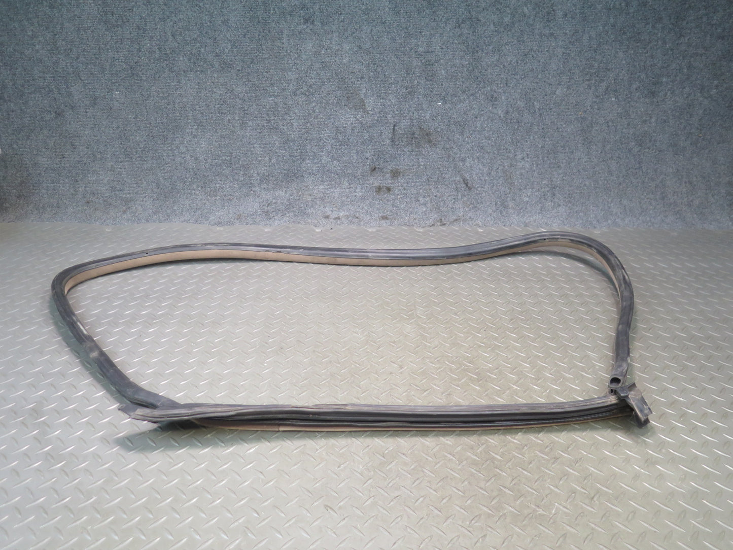 96-99 BMW E36 328iC Convertible Right Door Weatherstrip Rubber Seal OEM