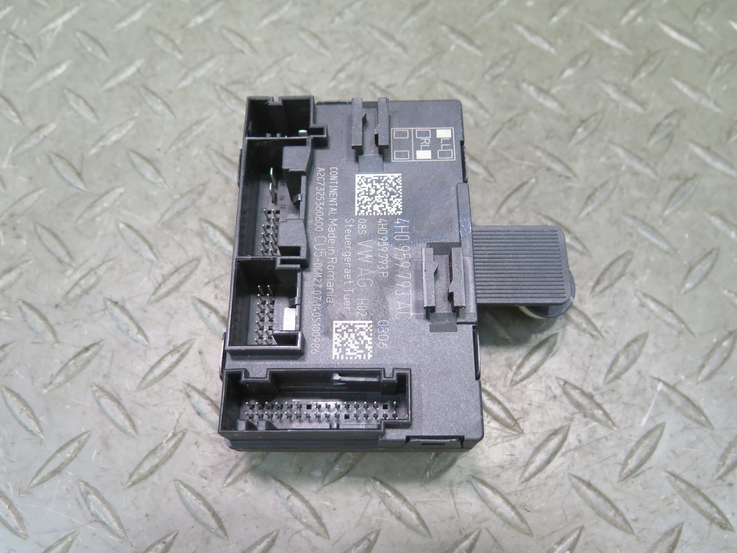 2015-2018 Porsche Macan Front Left Door Control Module 4H0959793AC