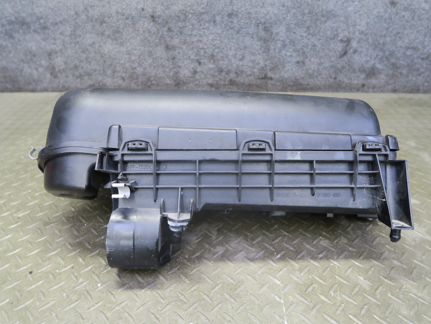 11-13 Mini S R55 R56 R57 R58 N18 1.6L Engine Air Intake Cleaner Box 7583680 OEM