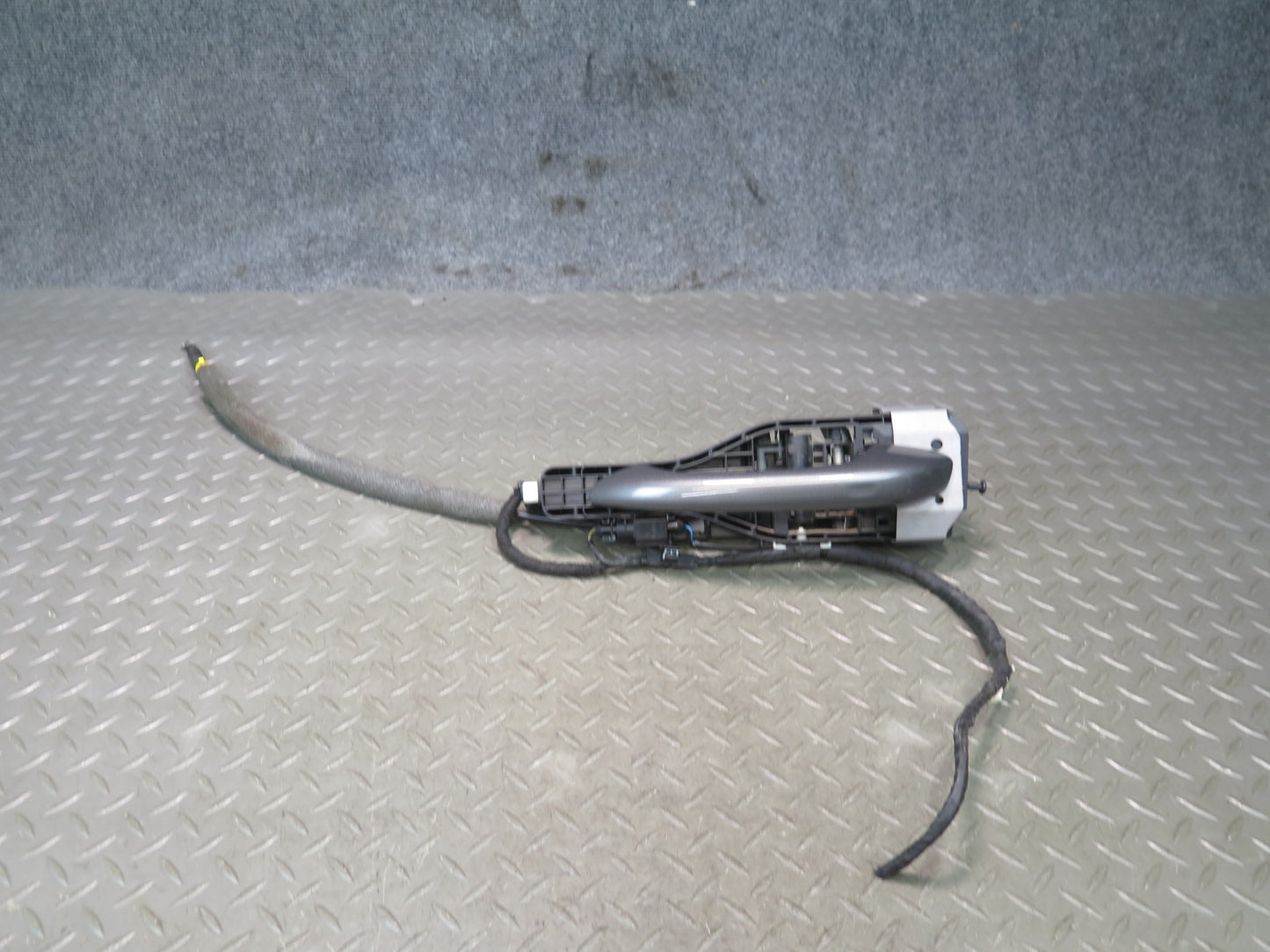 2015-2018 Porsche Macan Front Left Door Exterior Handle w Keyless Entry