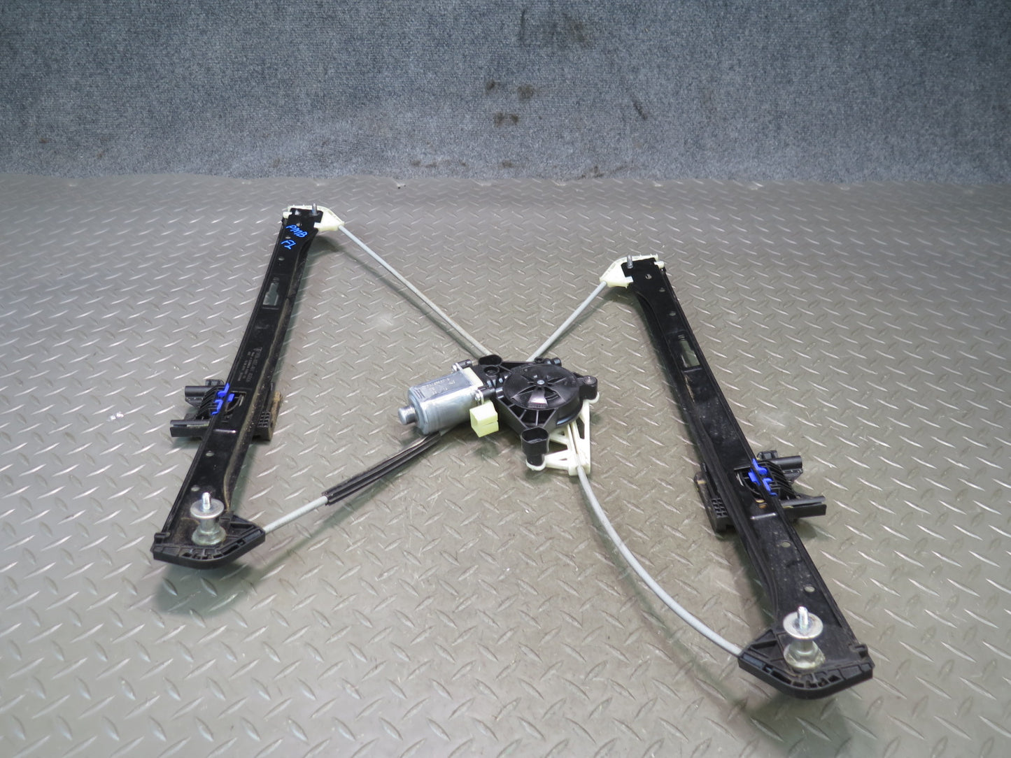 2015-2018 Porsche Macan Front Left Door Window Regulator W/ Motor 95B837461