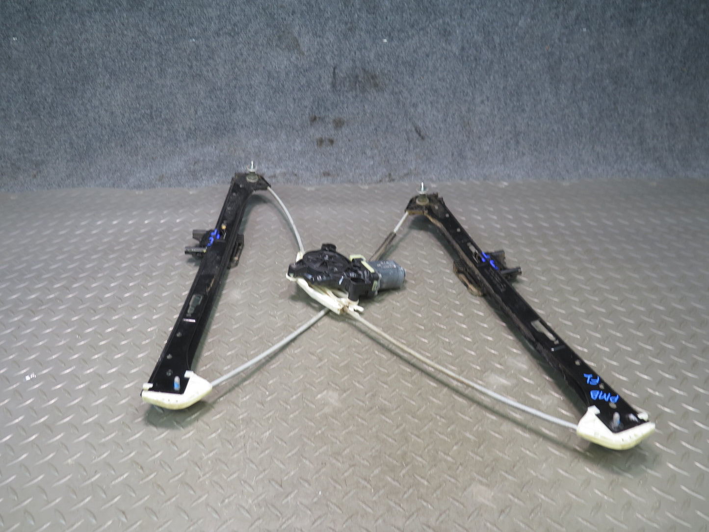 2015-2018 Porsche Macan Front Left Door Window Regulator W/ Motor 95B837461