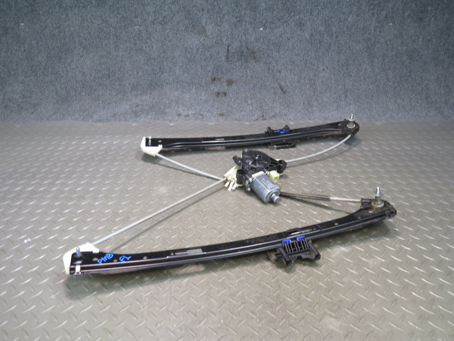 2015-2018 Porsche Macan Front Left Door Window Regulator W/ Motor 95B837461
