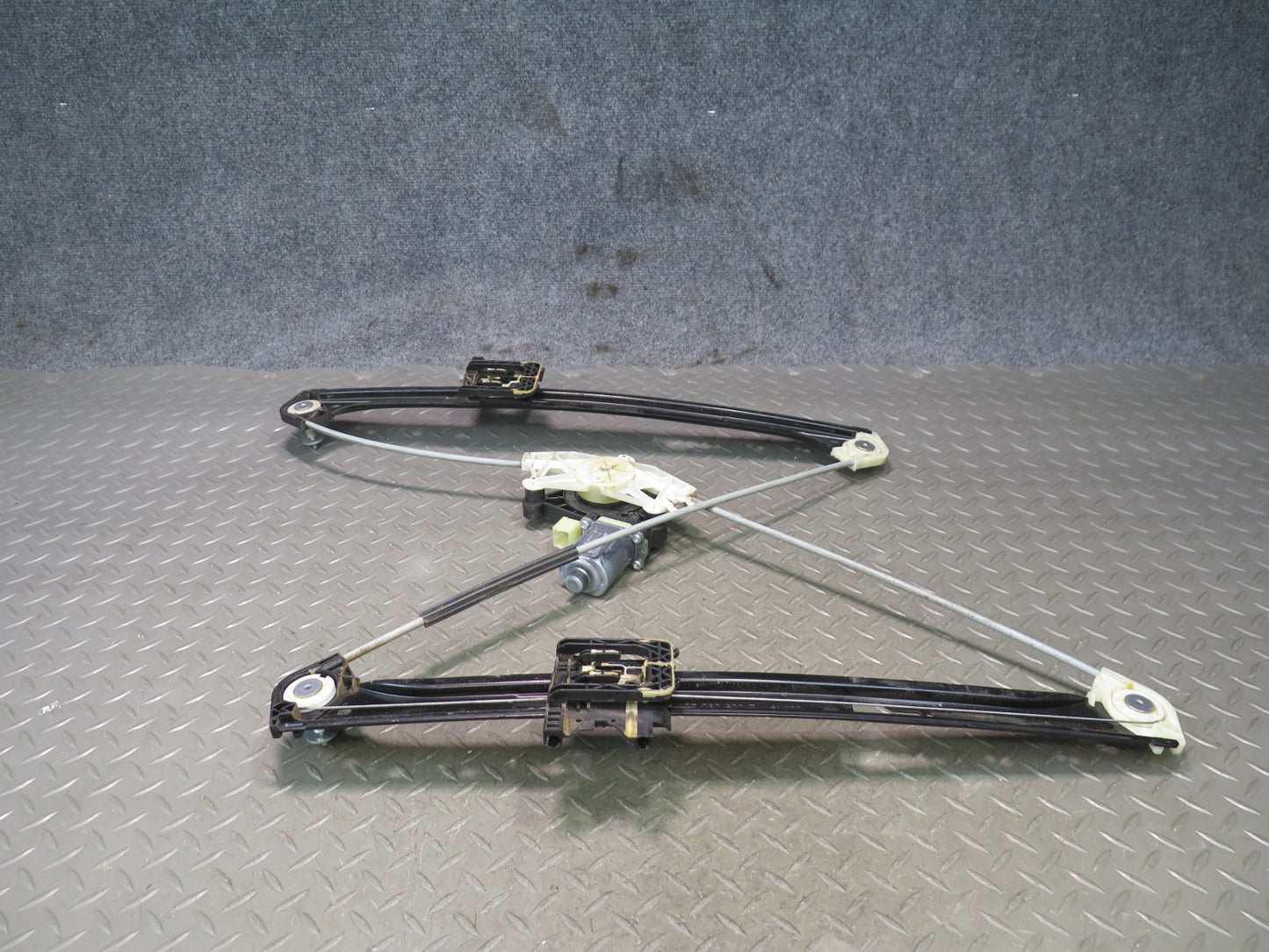2015-2018 Porsche Macan Front Left Door Window Regulator W/ Motor 95B837461