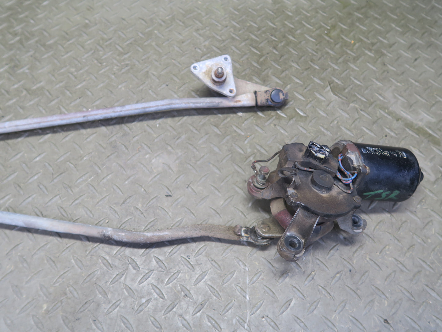 86-92 Toyota Supra MA70L Front Wiper Transmission Linkage w Motor OEM