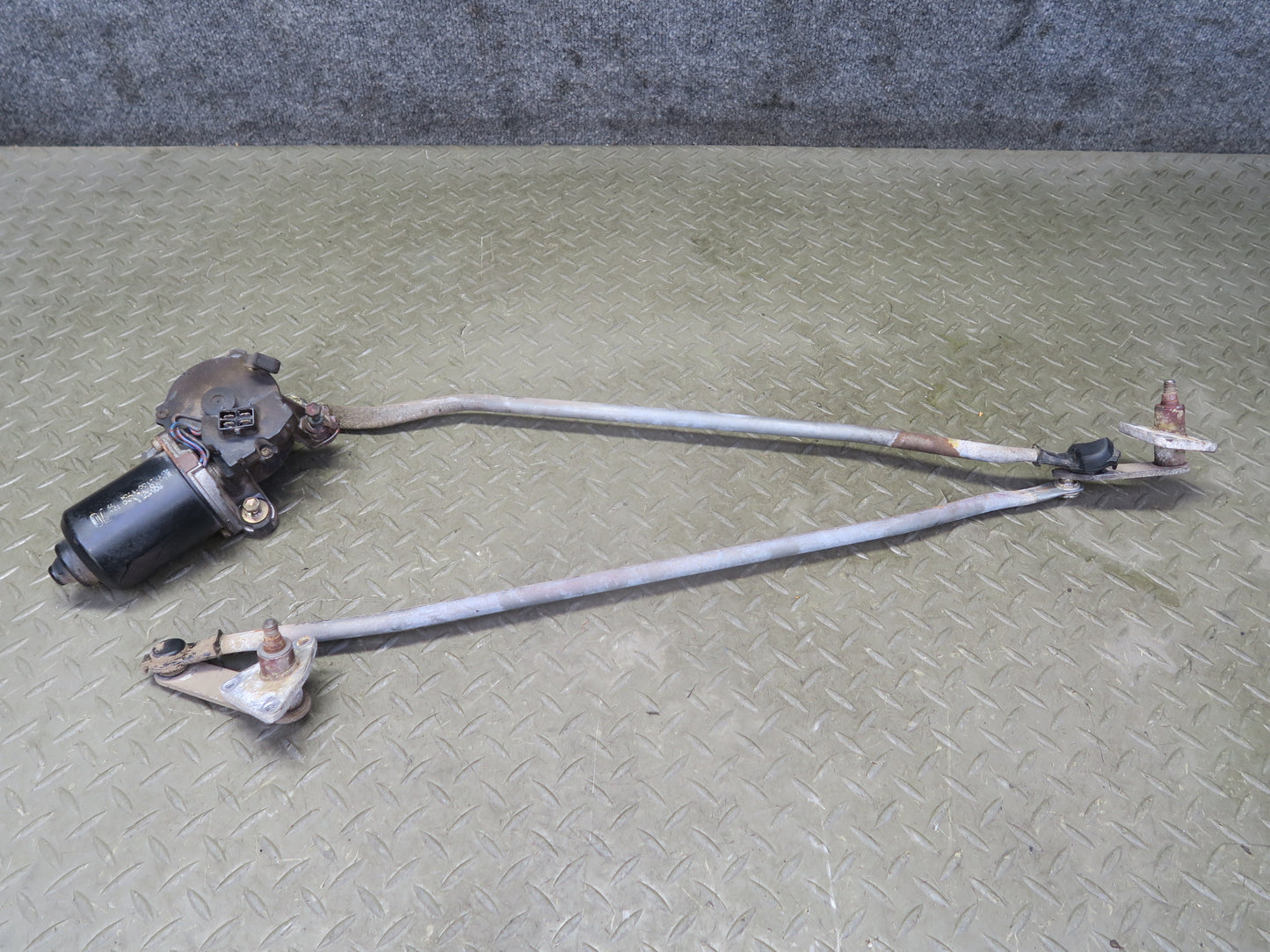 86-92 Toyota Supra MA70L Front Wiper Transmission Linkage w Motor OEM