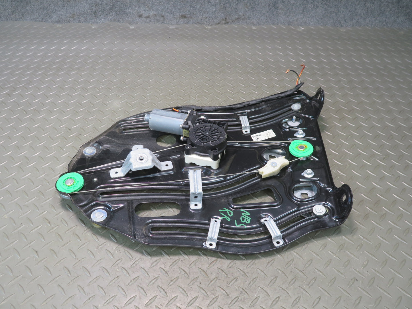 2006-2010 BMW E64 M6 Convertible Rear Right Quarter Window Regulator w Motor