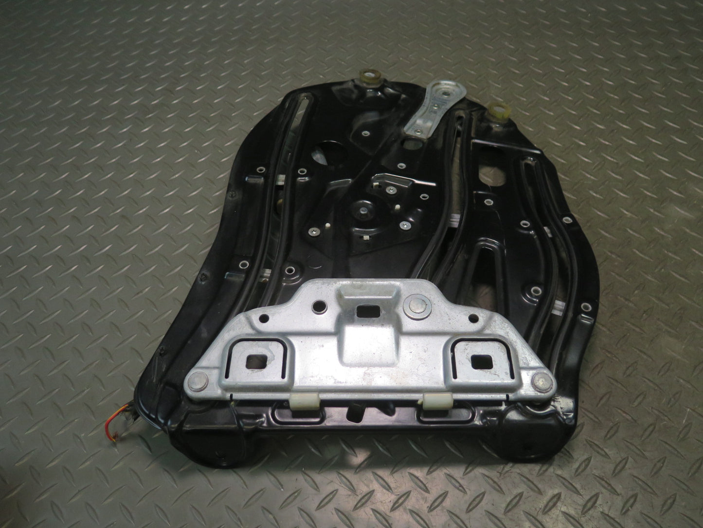 2006-2010 BMW E64 M6 Convertible Rear Right Quarter Window Regulator w Motor