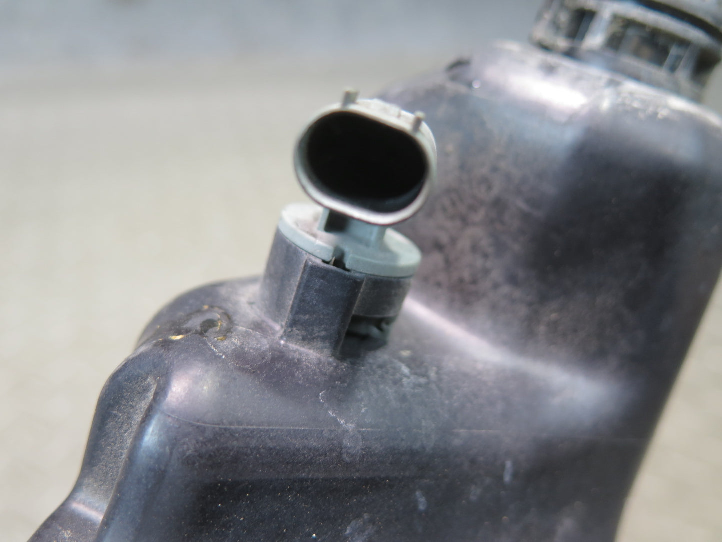 2006-2010 BMW E63 E64 M6 Engine Coolant Expansion Overflow Reservoir Tank
