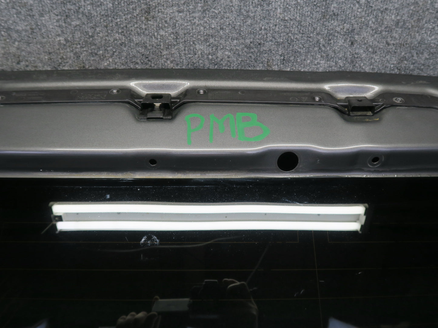 2015-2018 Porsche Macan Rear Trunk Lid Tail Gate W/ Glass Assembly Gray