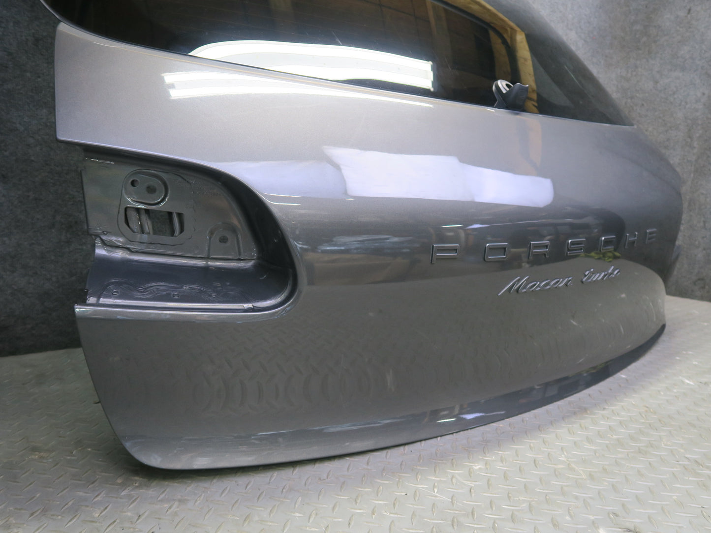 2015-2018 Porsche Macan Rear Trunk Lid Tail Gate W/ Glass Assembly Gray