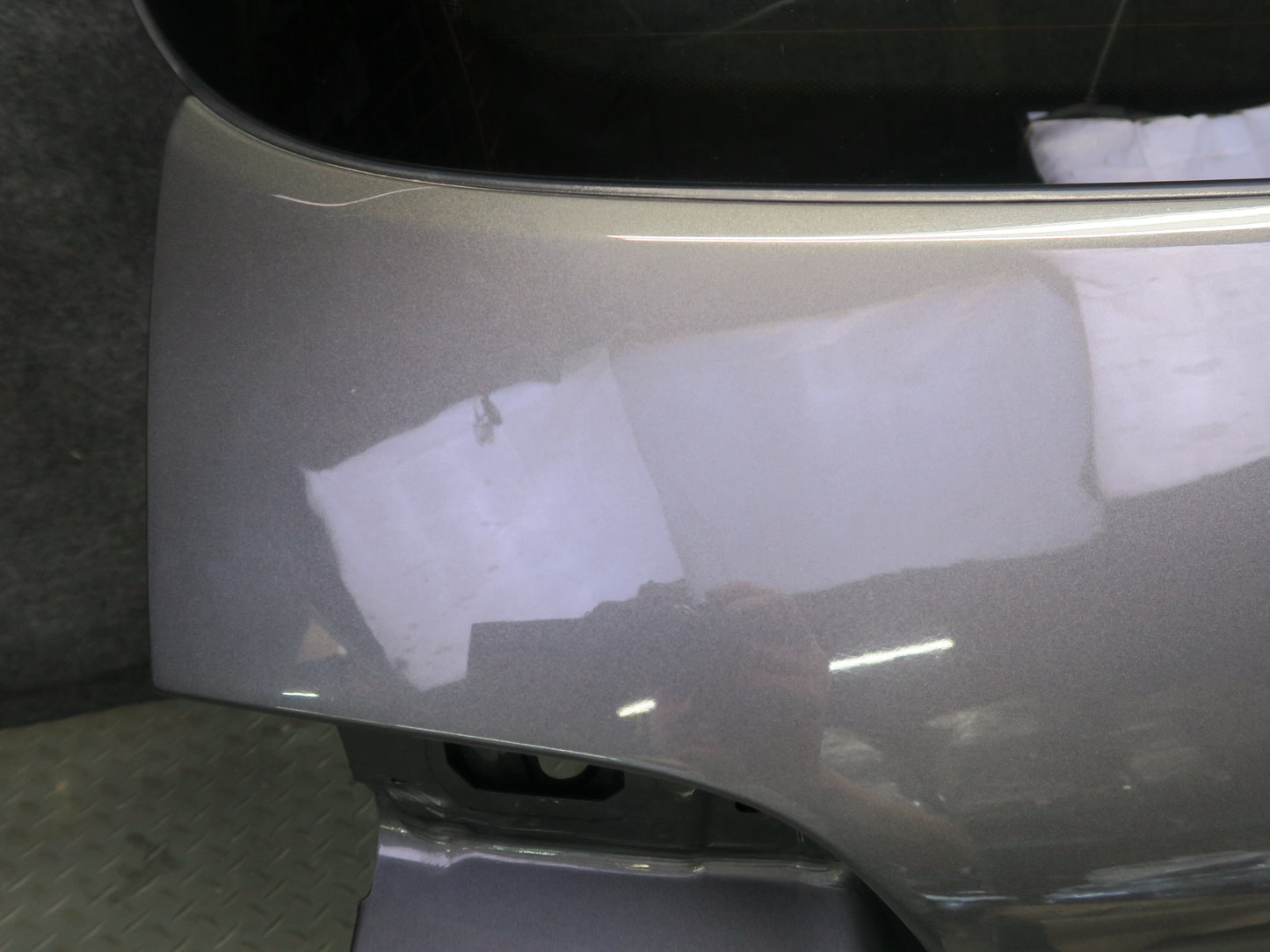 2015-2018 Porsche Macan Rear Trunk Lid Tail Gate W/ Glass Assembly Gray