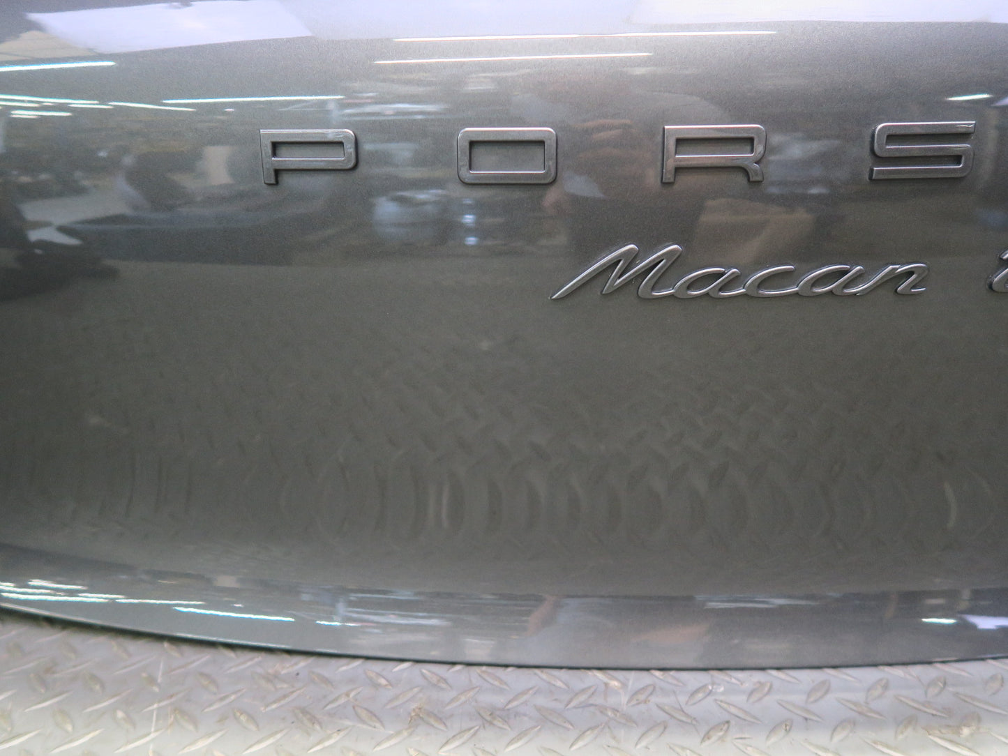 2015-2018 Porsche Macan Rear Trunk Lid Tail Gate W/ Glass Assembly Gray