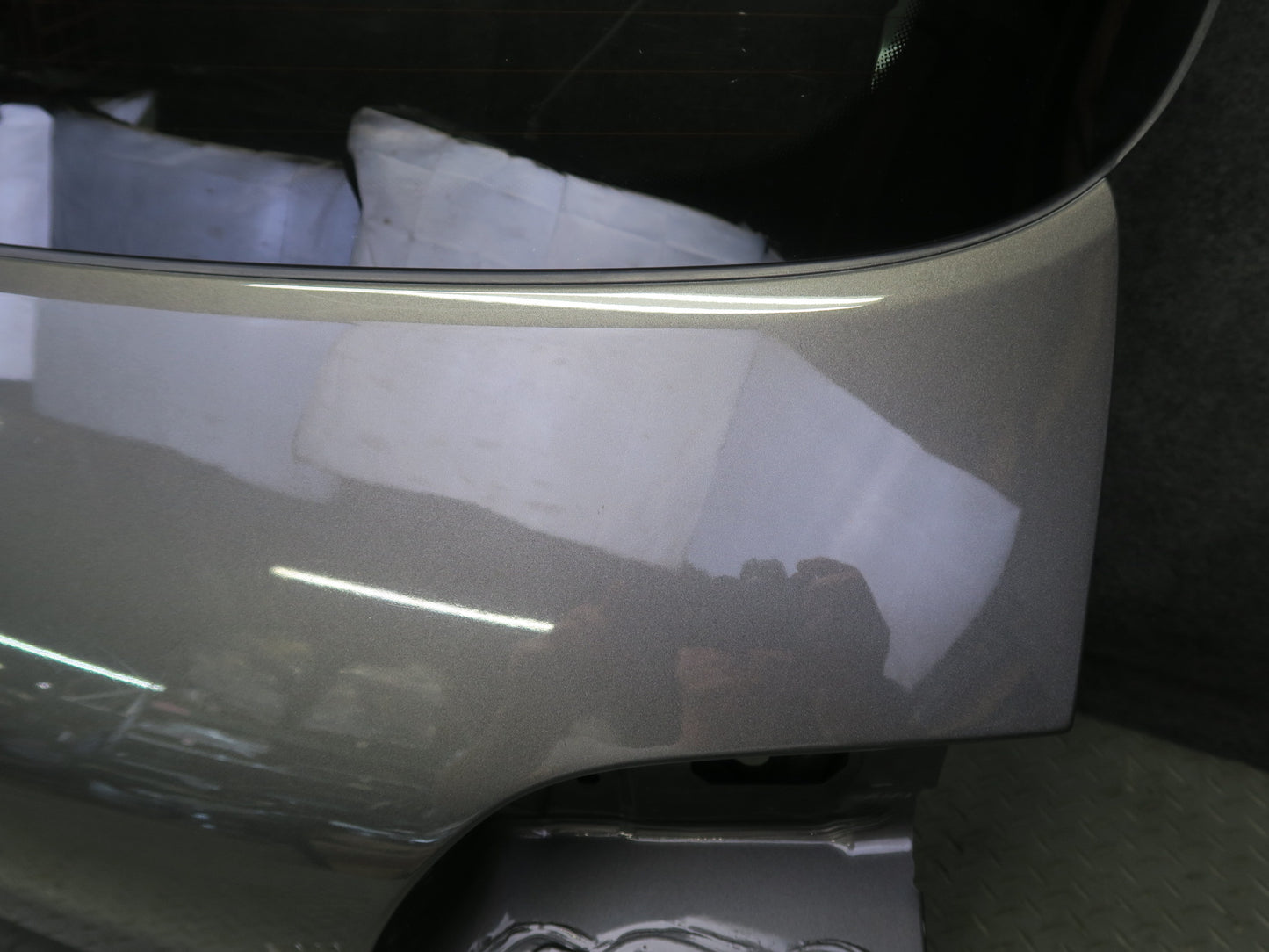 2015-2018 Porsche Macan Rear Trunk Lid Tail Gate W/ Glass Assembly Gray