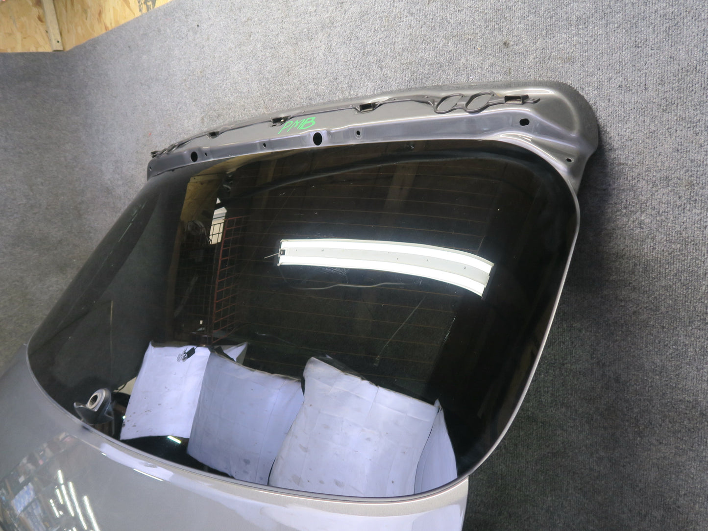 2015-2018 Porsche Macan Rear Trunk Lid Tail Gate W/ Glass Assembly Gray