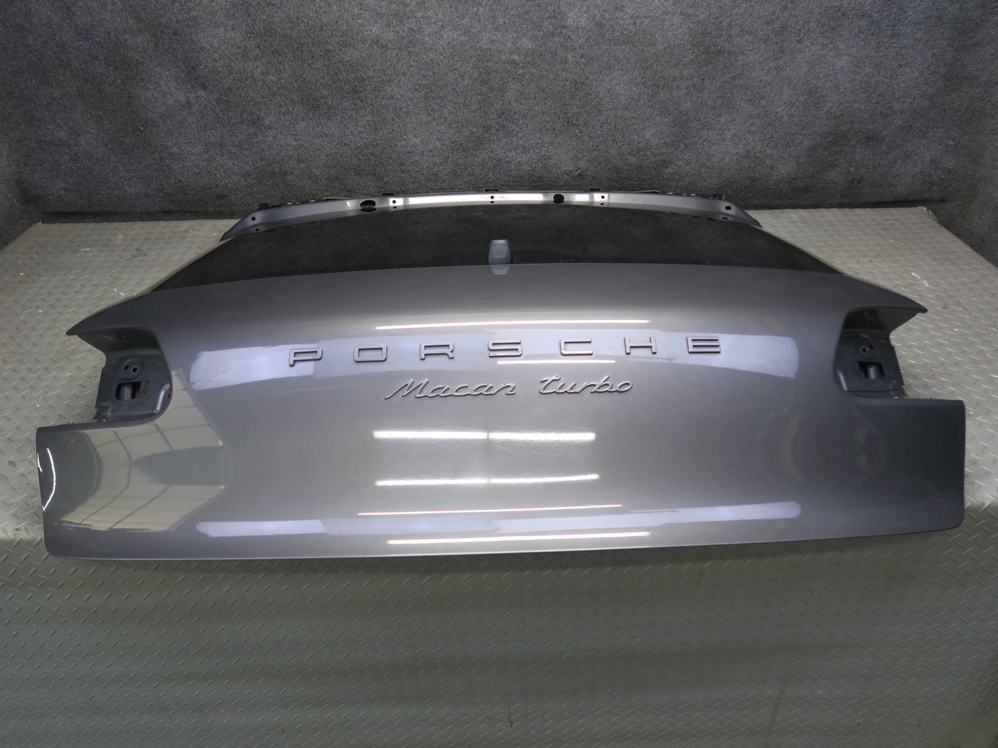 2015-2018 Porsche Macan Rear Trunk Lid Tail Gate W/ Glass Assembly Gray