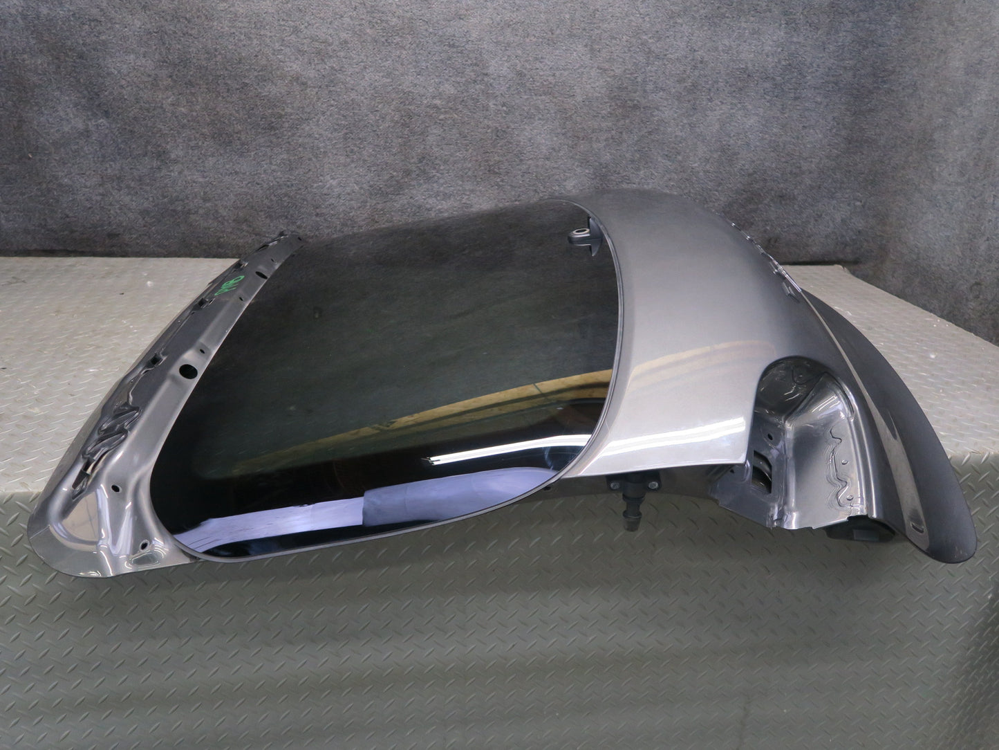2015-2018 Porsche Macan Rear Trunk Lid Tail Gate W/ Glass Assembly Gray