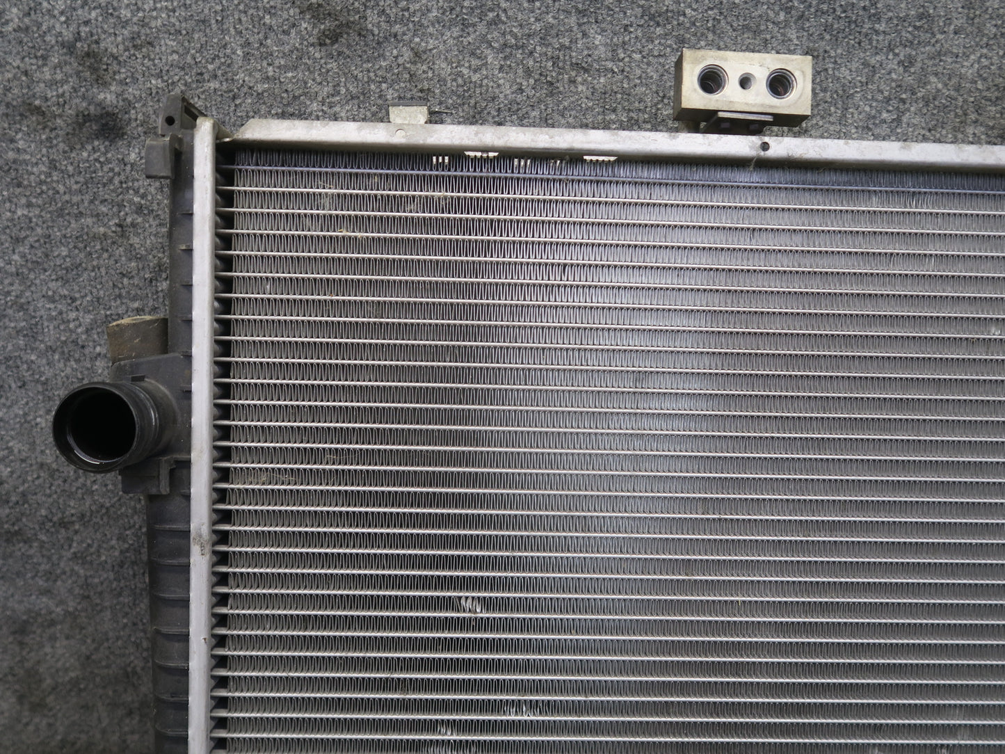 96-99 BMW E36 328iC M52 2.8L A/T Engine Cooling Radiator w Oil Cooler OEM
