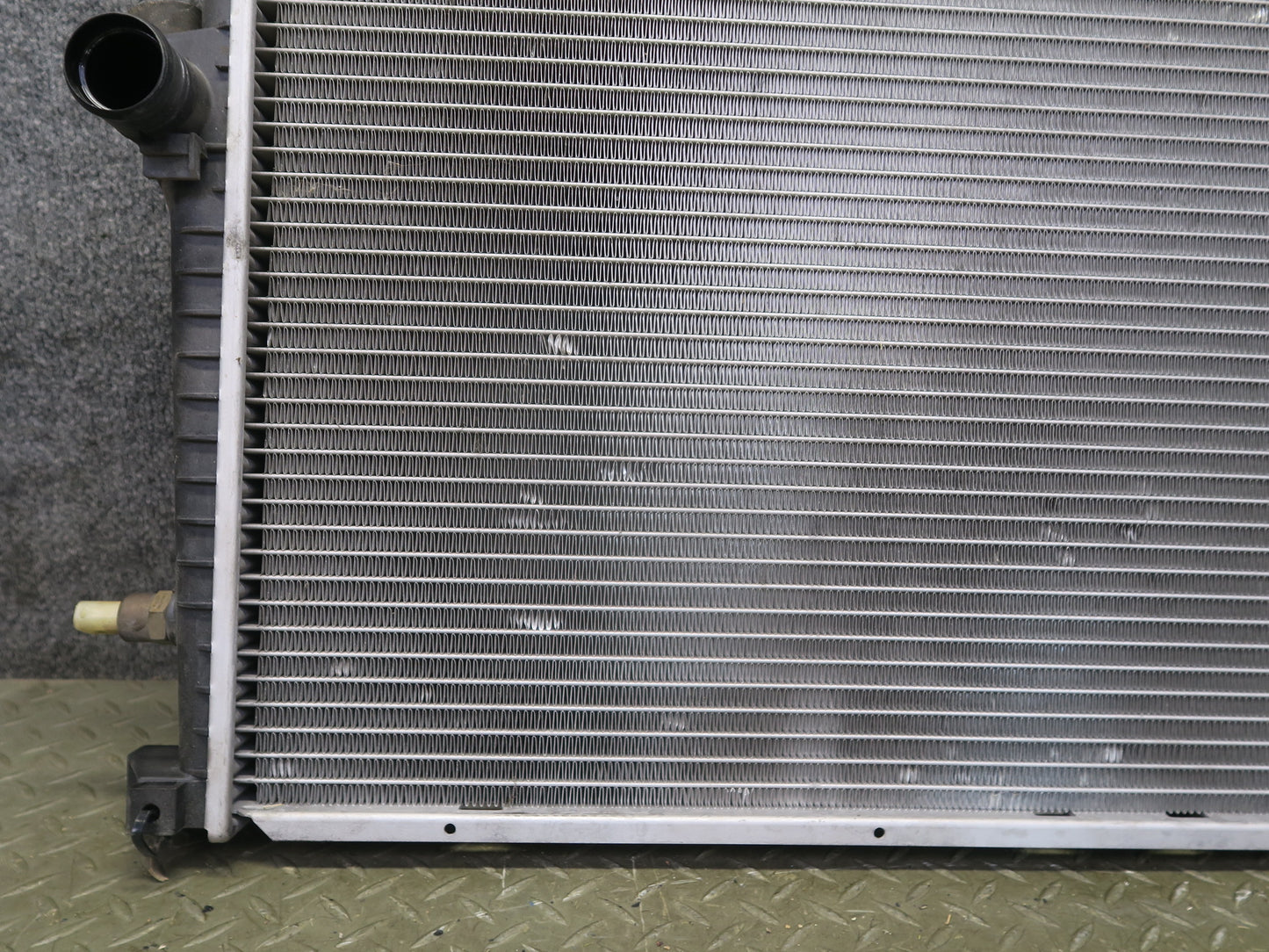 96-99 BMW E36 328iC M52 2.8L A/T Engine Cooling Radiator w Oil Cooler OEM