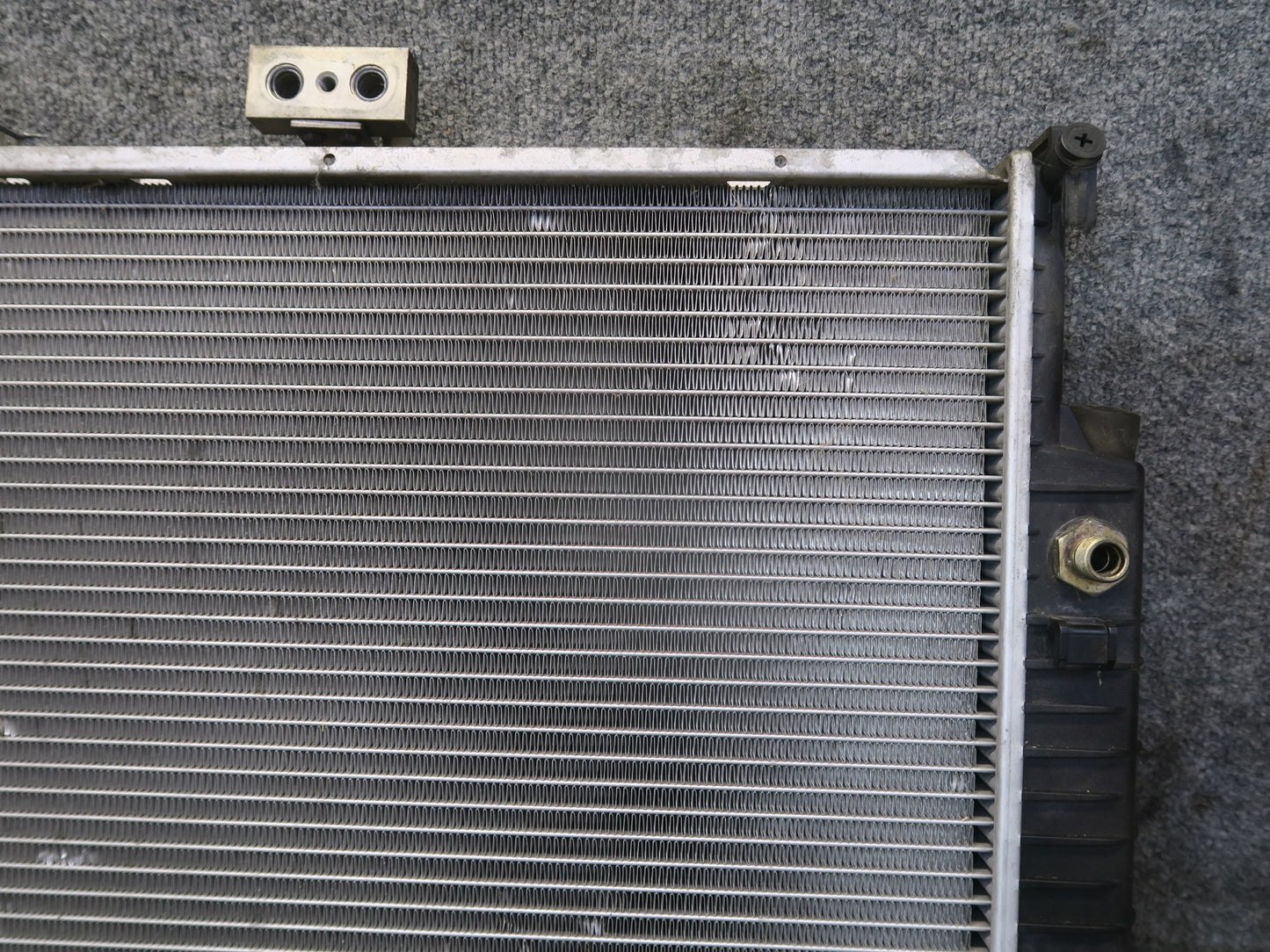 96-99 BMW E36 328iC M52 2.8L A/T Engine Cooling Radiator w Oil Cooler OEM