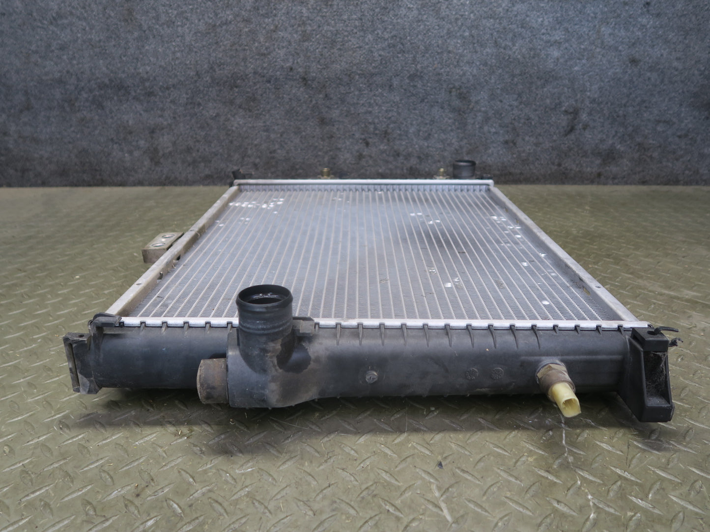 96-99 BMW E36 328iC M52 2.8L A/T Engine Cooling Radiator w Oil Cooler OEM