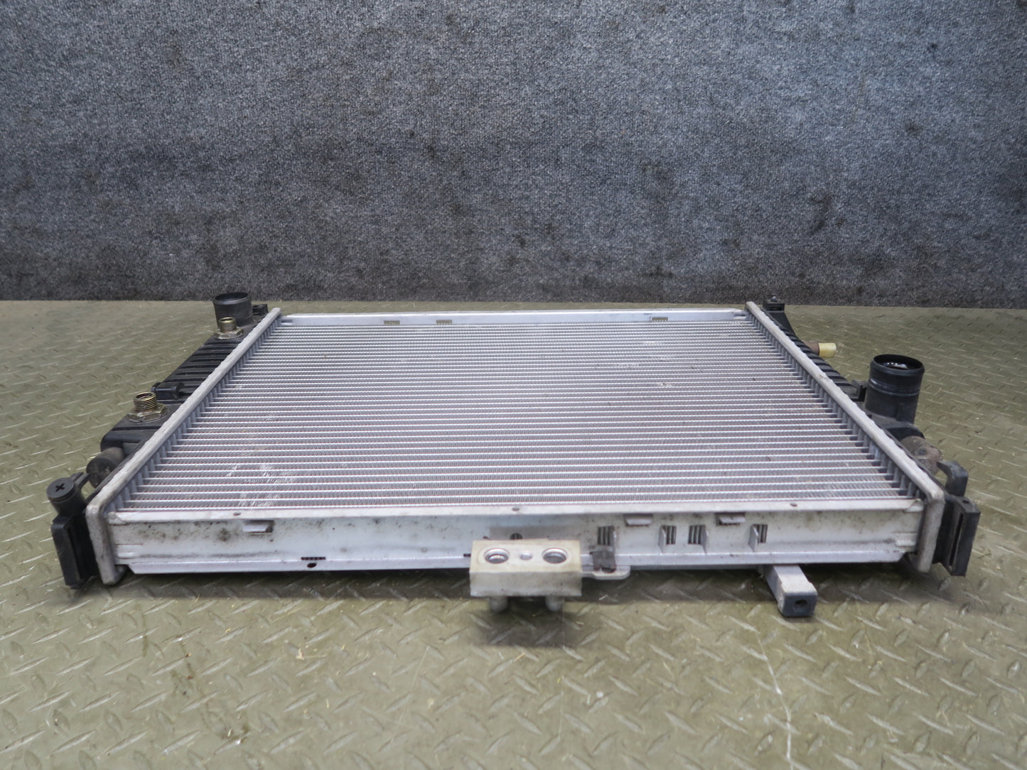 96-99 BMW E36 328iC M52 2.8L A/T Engine Cooling Radiator w Oil Cooler OEM