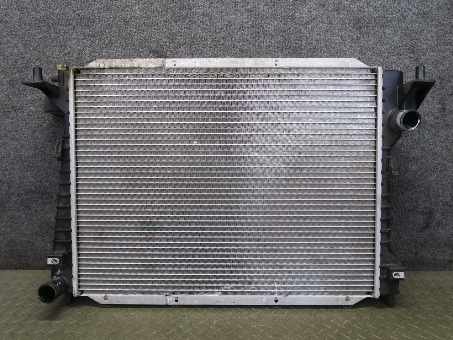 02-05 Ford Thunderbird 3.9L Engine Cooling Radiator 33K Miles OEM
