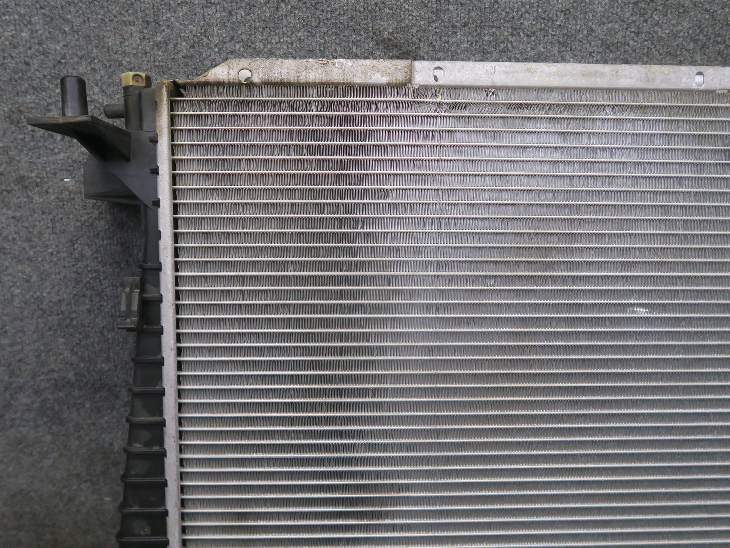 02-05 Ford Thunderbird 3.9L Engine Cooling Radiator 33K Miles OEM