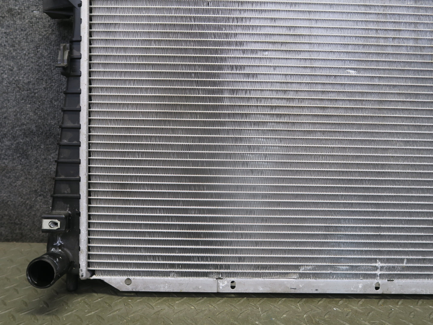 02-05 Ford Thunderbird 3.9L Engine Cooling Radiator 33K Miles OEM