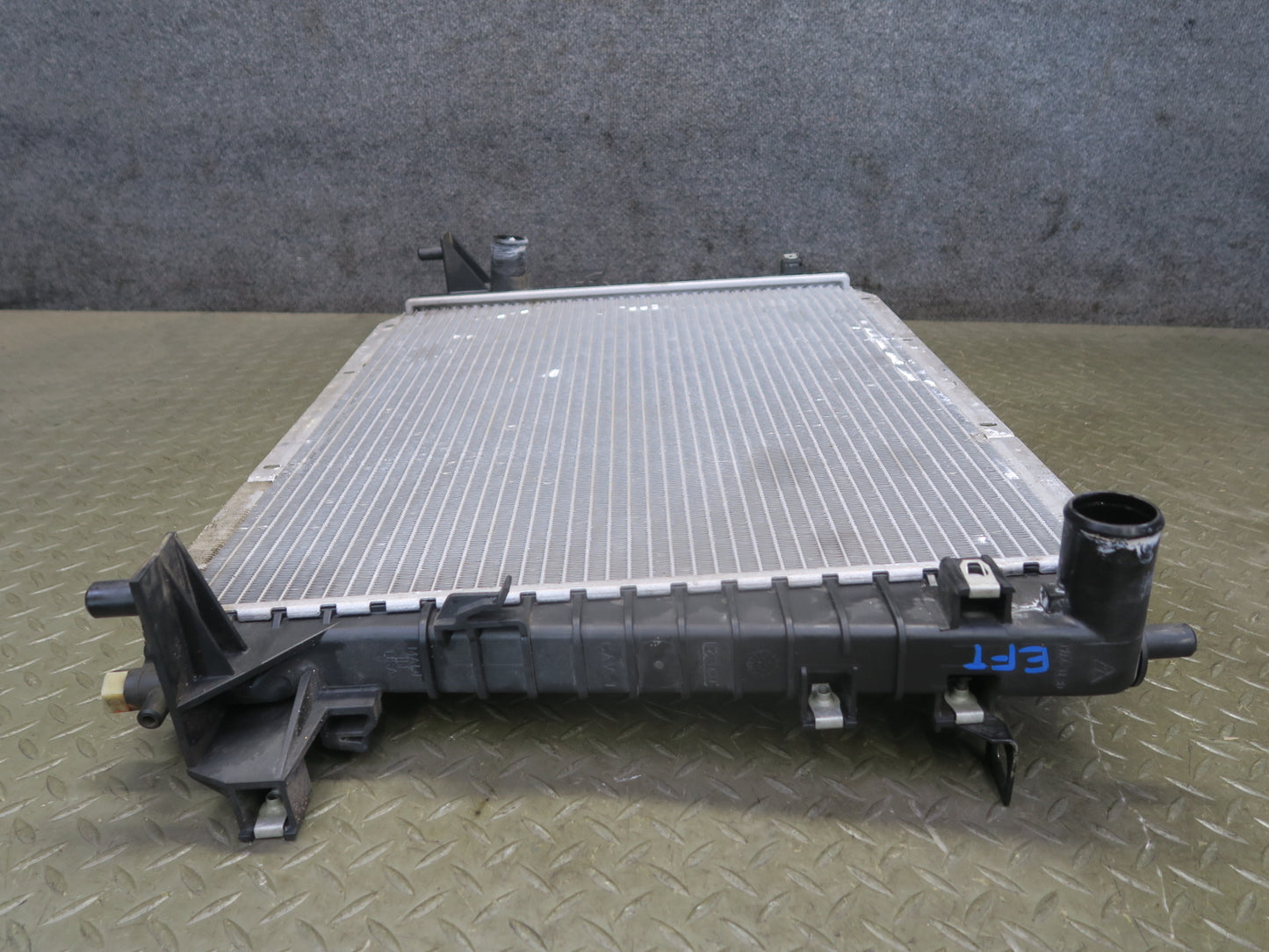 02-05 Ford Thunderbird 3.9L Engine Cooling Radiator 33K Miles OEM