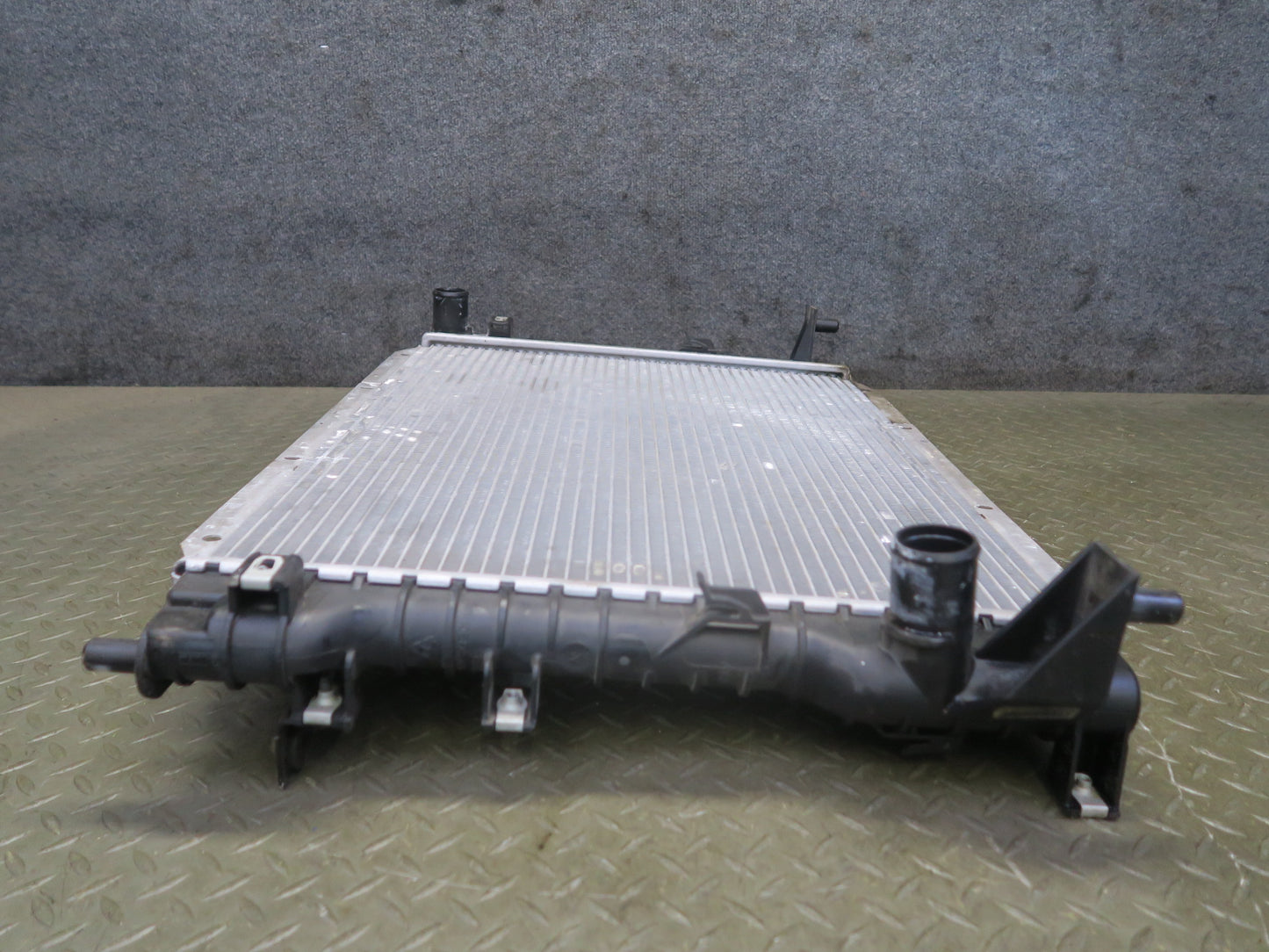 02-05 Ford Thunderbird 3.9L Engine Cooling Radiator 33K Miles OEM