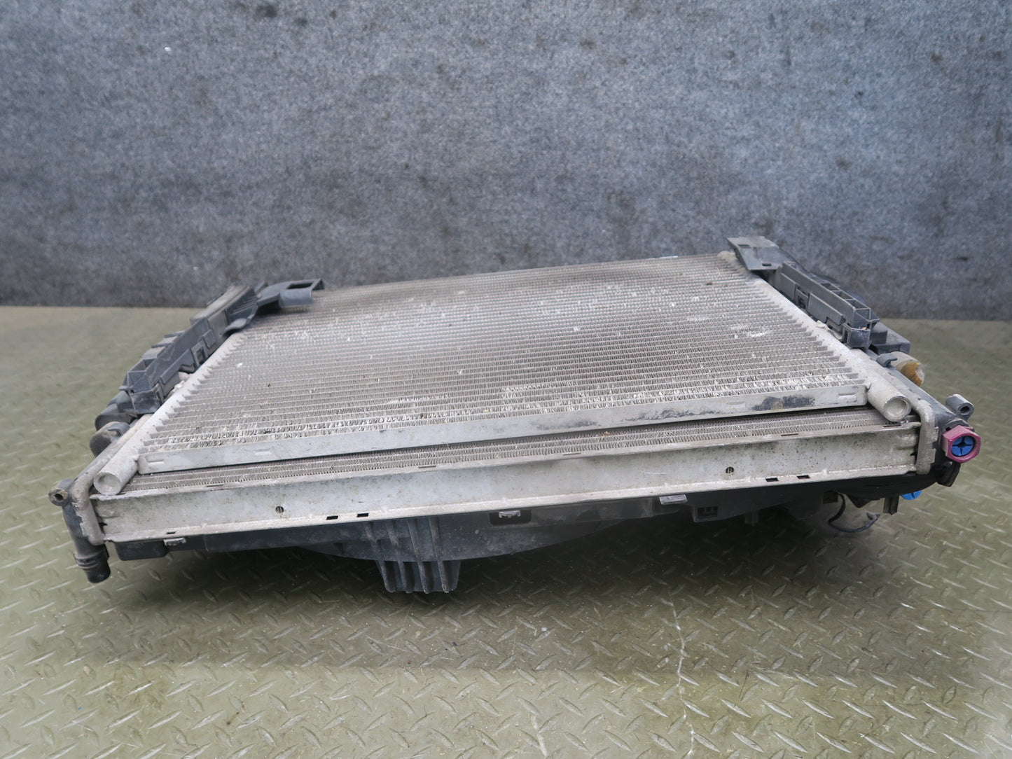 03-08 BMW E85 Z4 N52 3.0L A/T Radiator Condenser Fan Motor Expansion Tank OEM