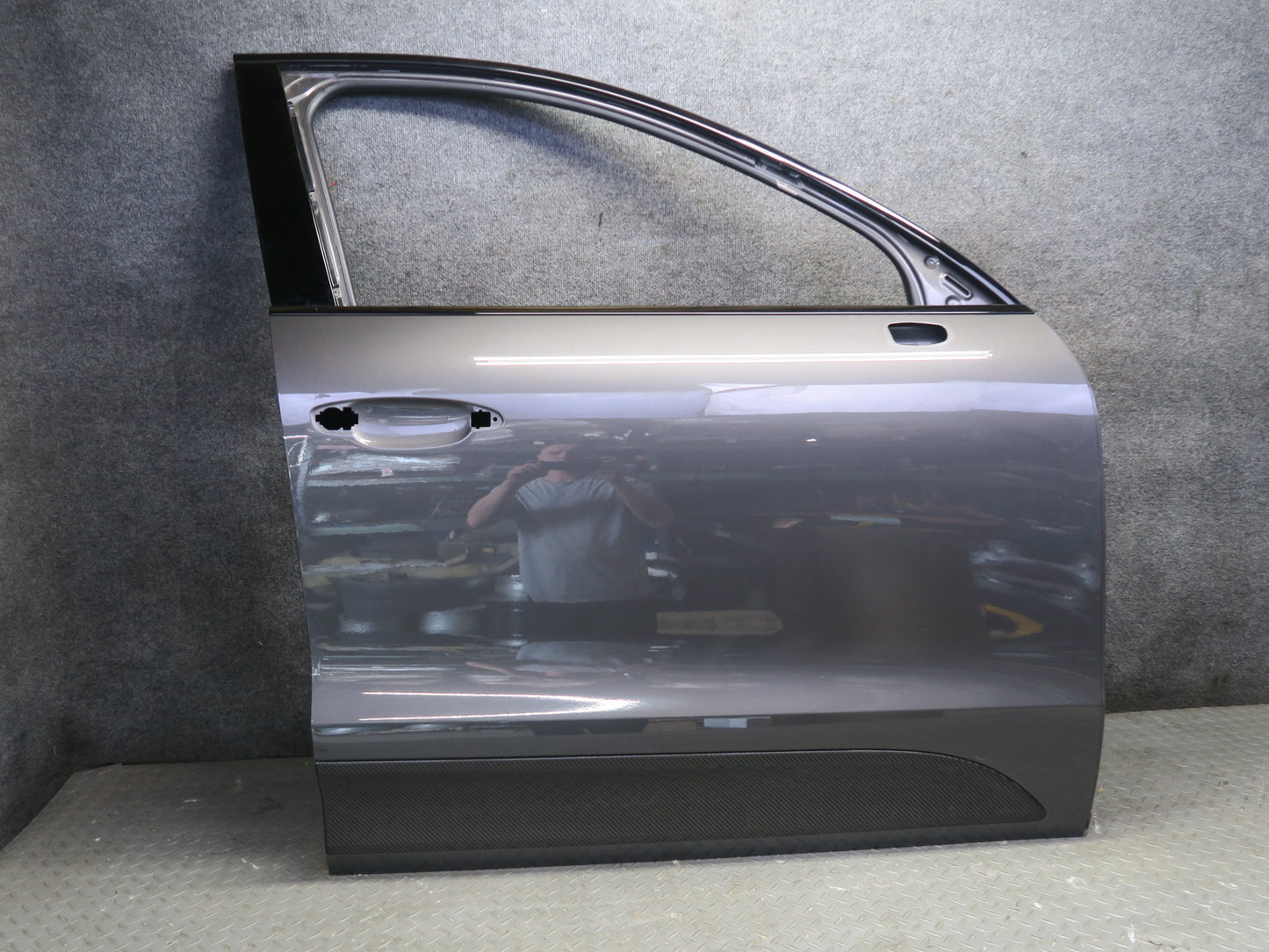 2015-2018 Porsche Macan Front Right Passenger Side Door Shell Panel Gray