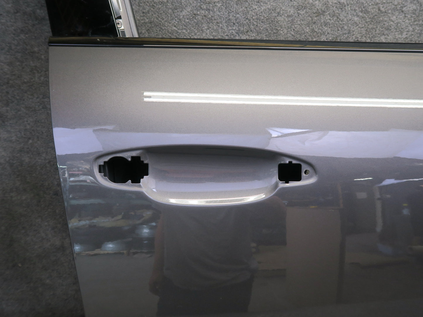 2015-2018 Porsche Macan Front Right Passenger Side Door Shell Panel Gray