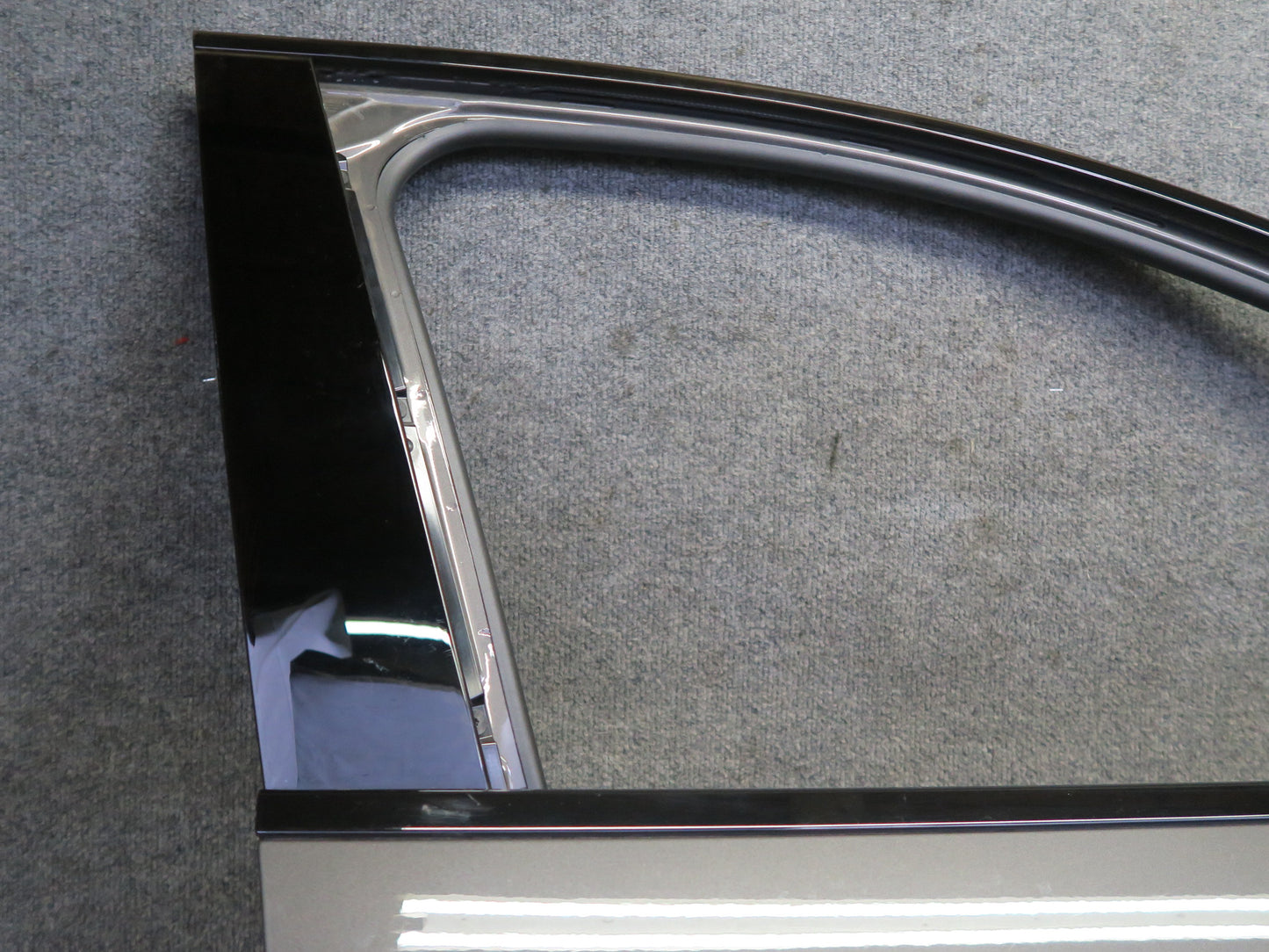 2015-2018 Porsche Macan Front Right Passenger Side Door Shell Panel Gray