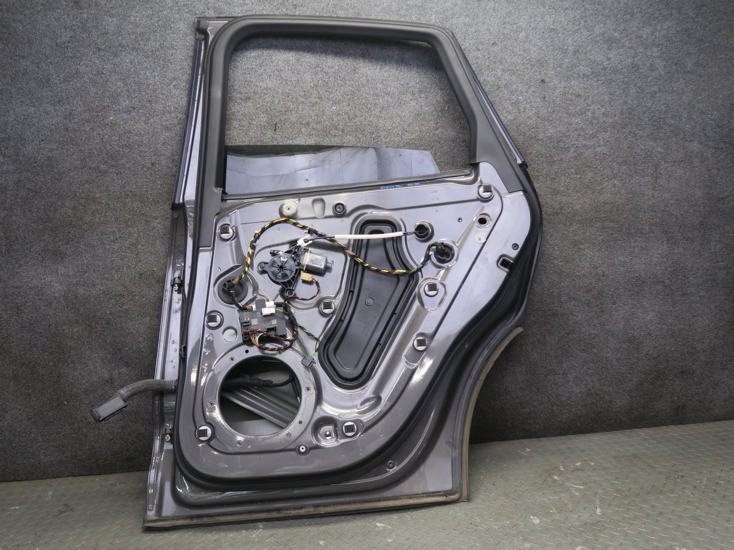 15-18 Porsche Macan Rear Right Door Shell Panel W/ Keyless Handle Window Motor