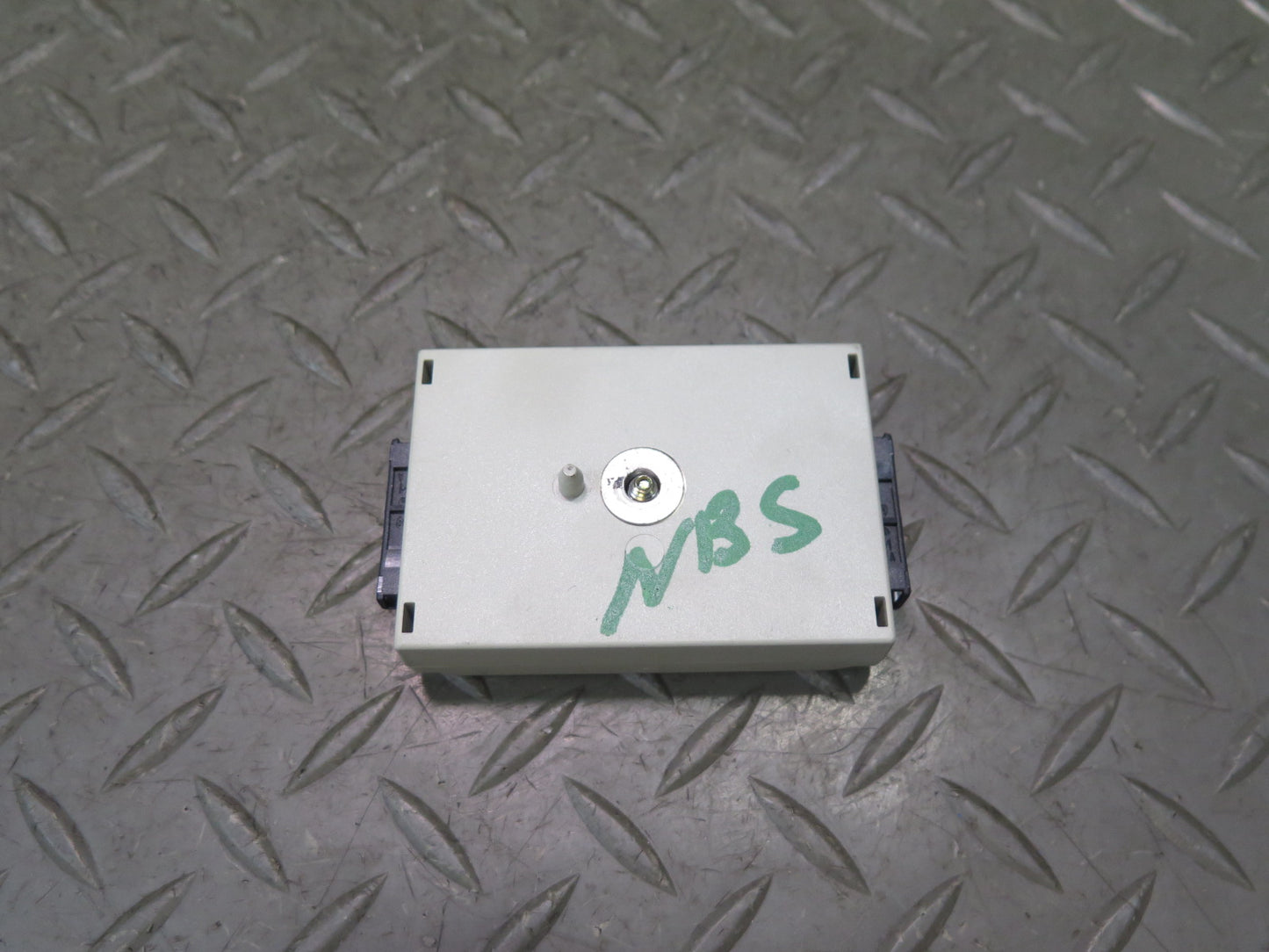 2006-2010 BMW E64 M6 Convertible Radio Antenna Signal Suppression Filter Module