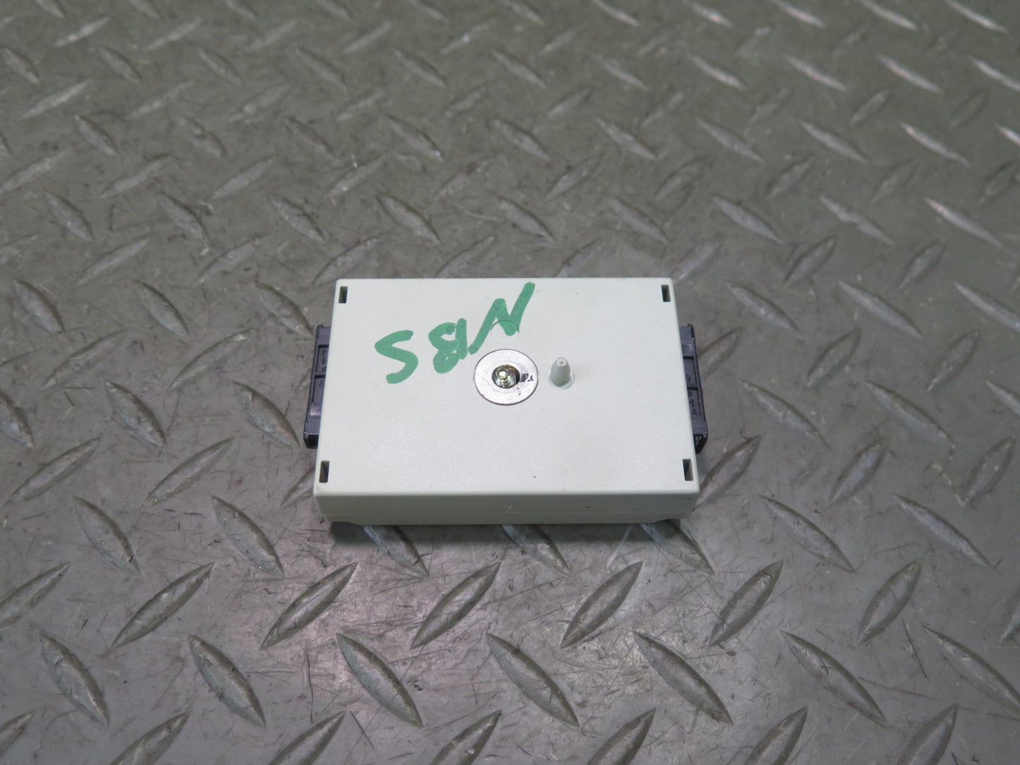 2006-2010 BMW E64 M6 Convertible Radio Antenna Signal Suppression Filter Module