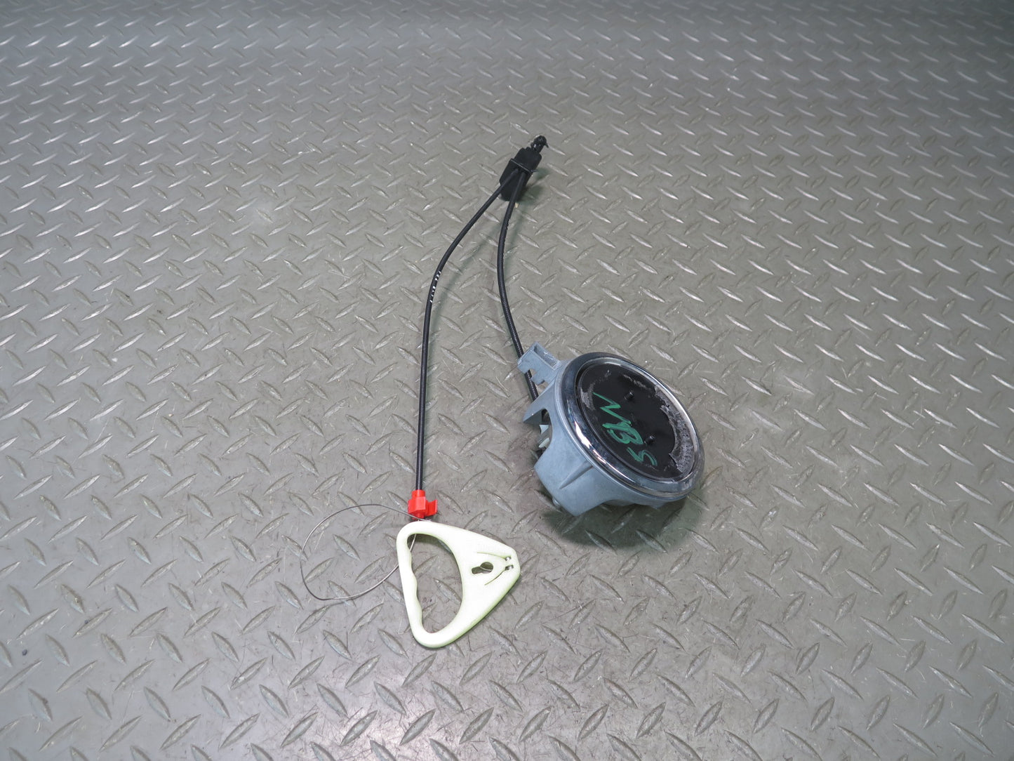 2006-2010 BMW E63 E64 M6 Rear Trunk Lid Handle Lock Latch Carrier 7061327