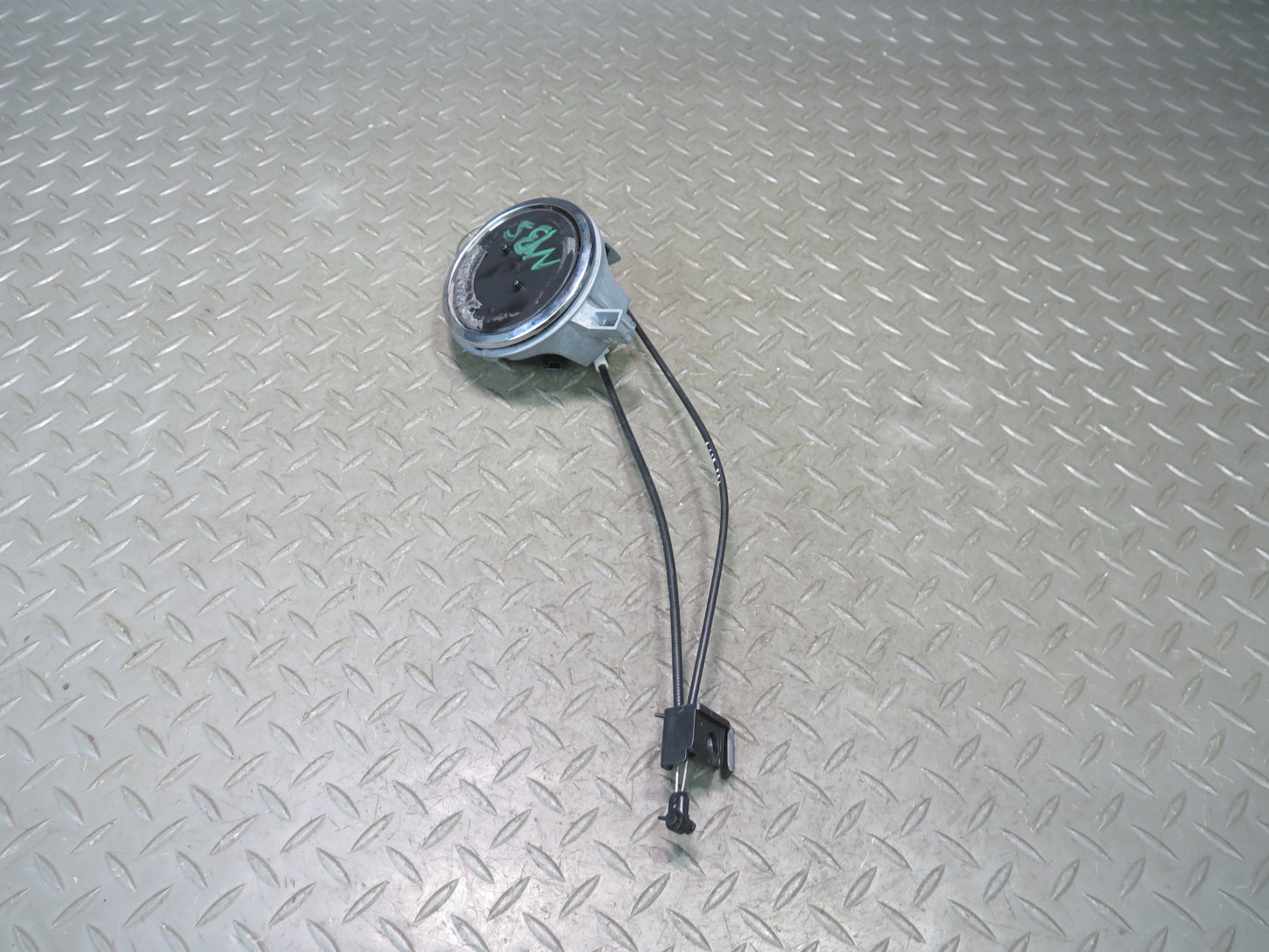 2006-2010 BMW E63 E64 M6 Rear Trunk Lid Handle Lock Latch Carrier 7061327