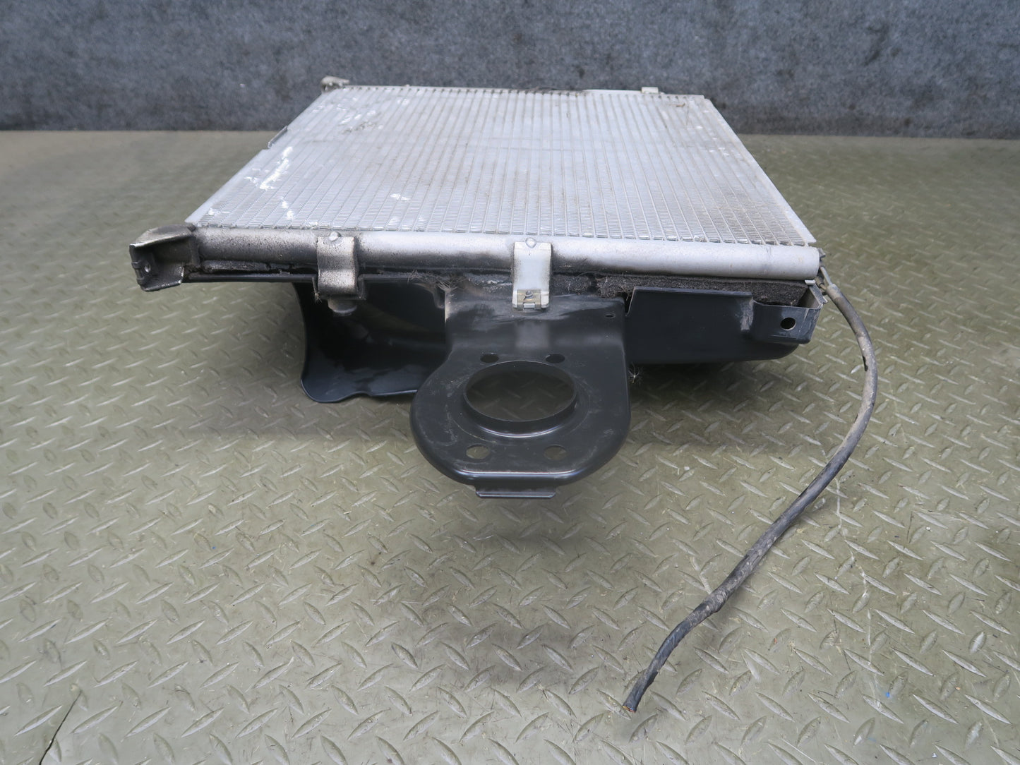 96-99 BMW E36 328iC Engine Cooling Fan Shroud w A/C Air Condition Condenser OEM